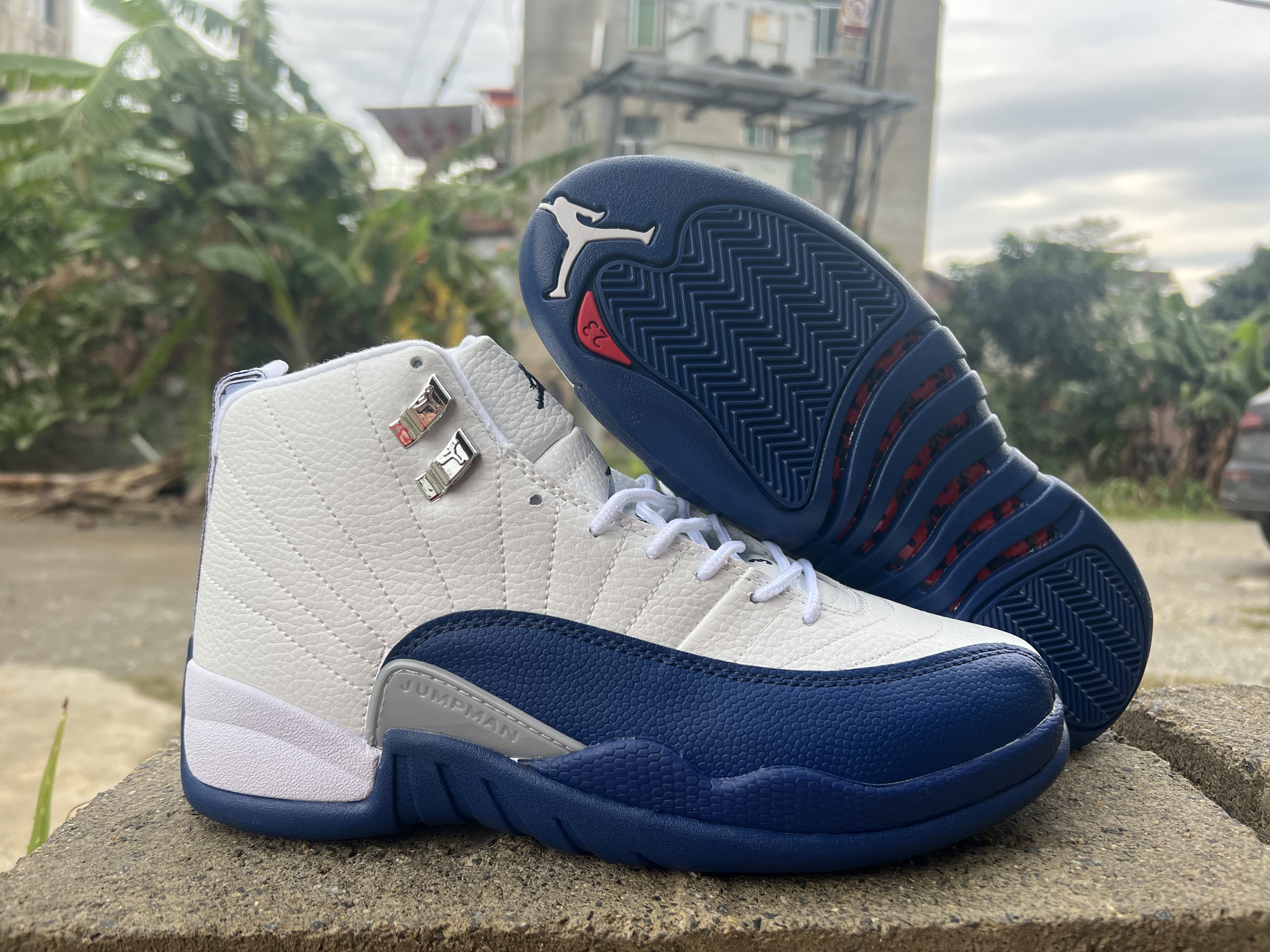 AJ12