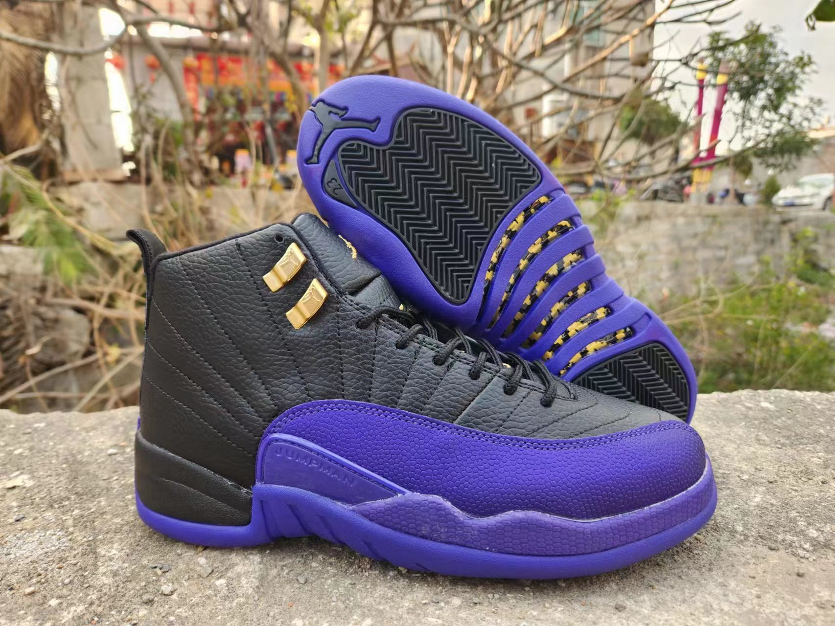AJ12