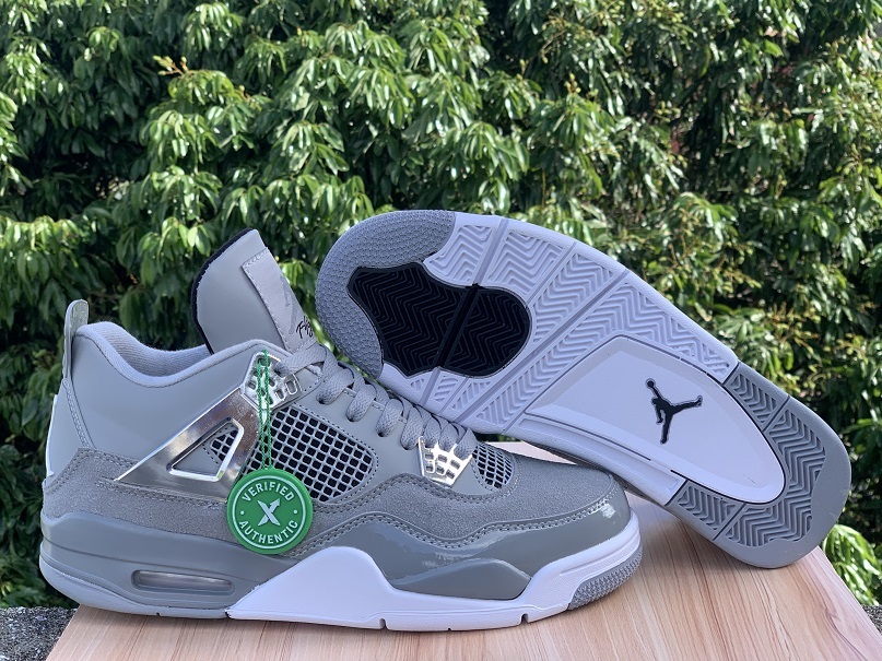 Air Jordan 4 Frozen Moments