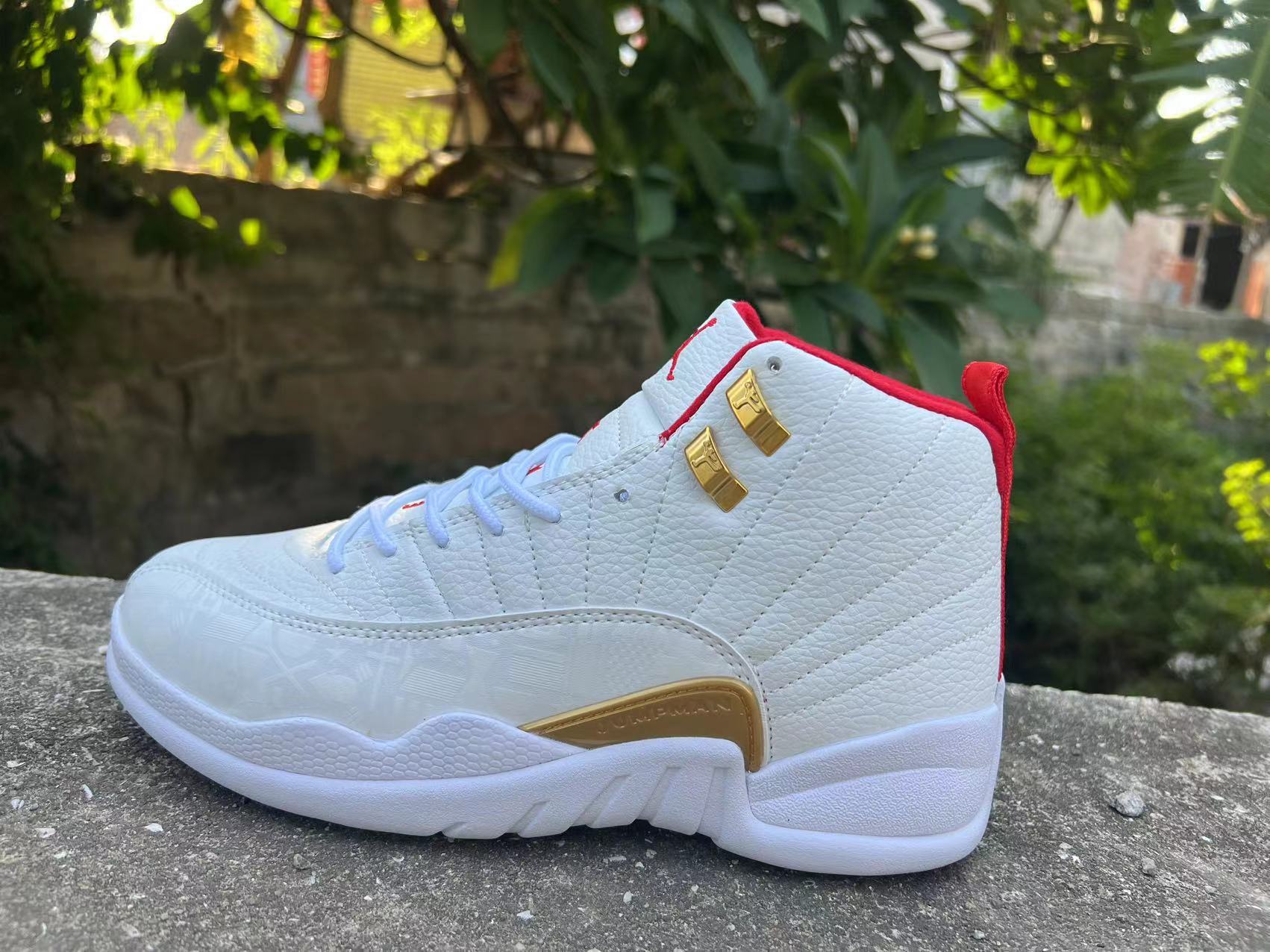 AJ12