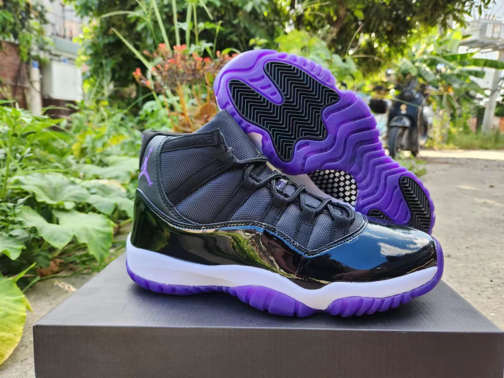 AJ11
