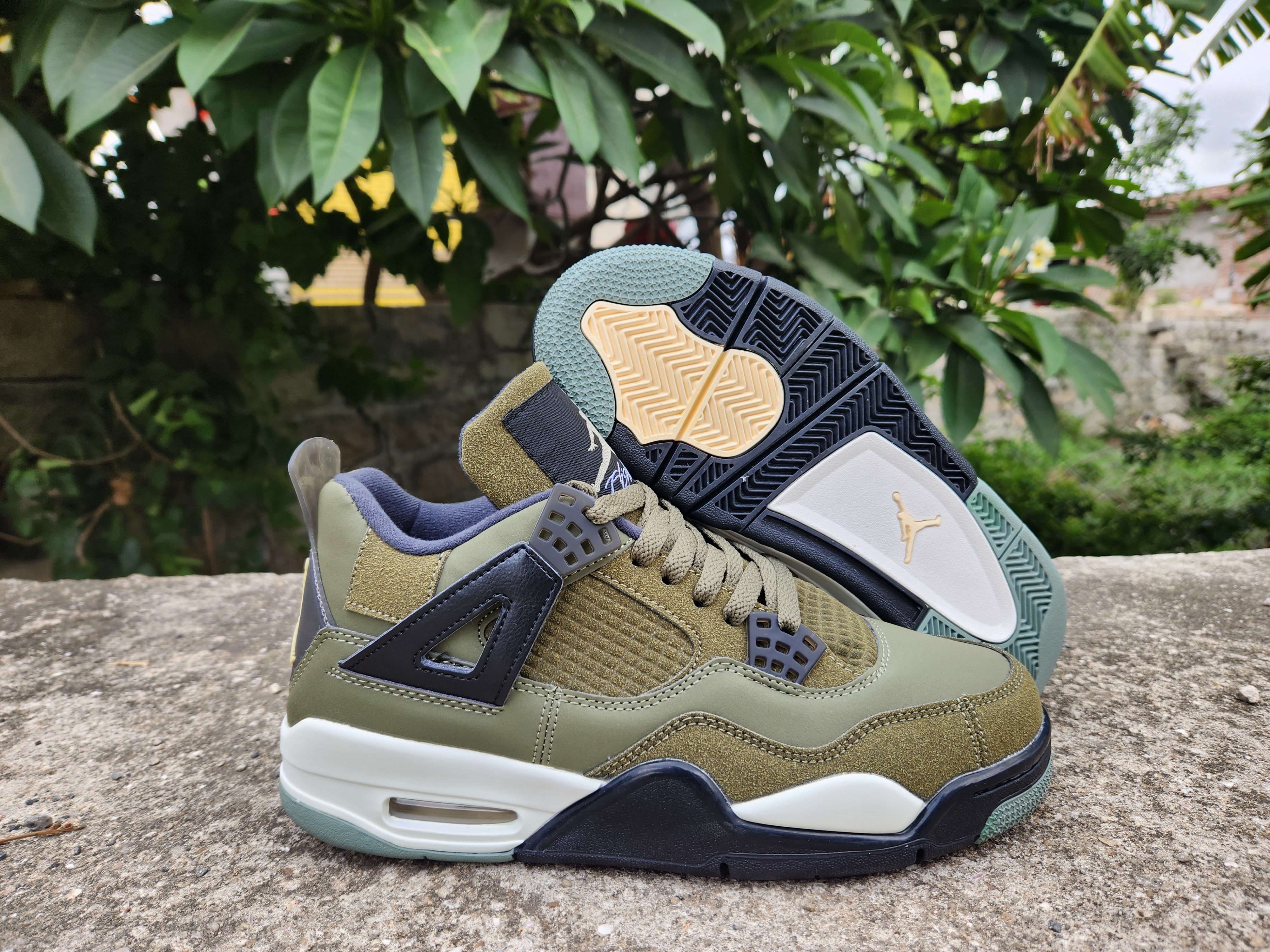Air Jordan 4 Retro Olive Canvas