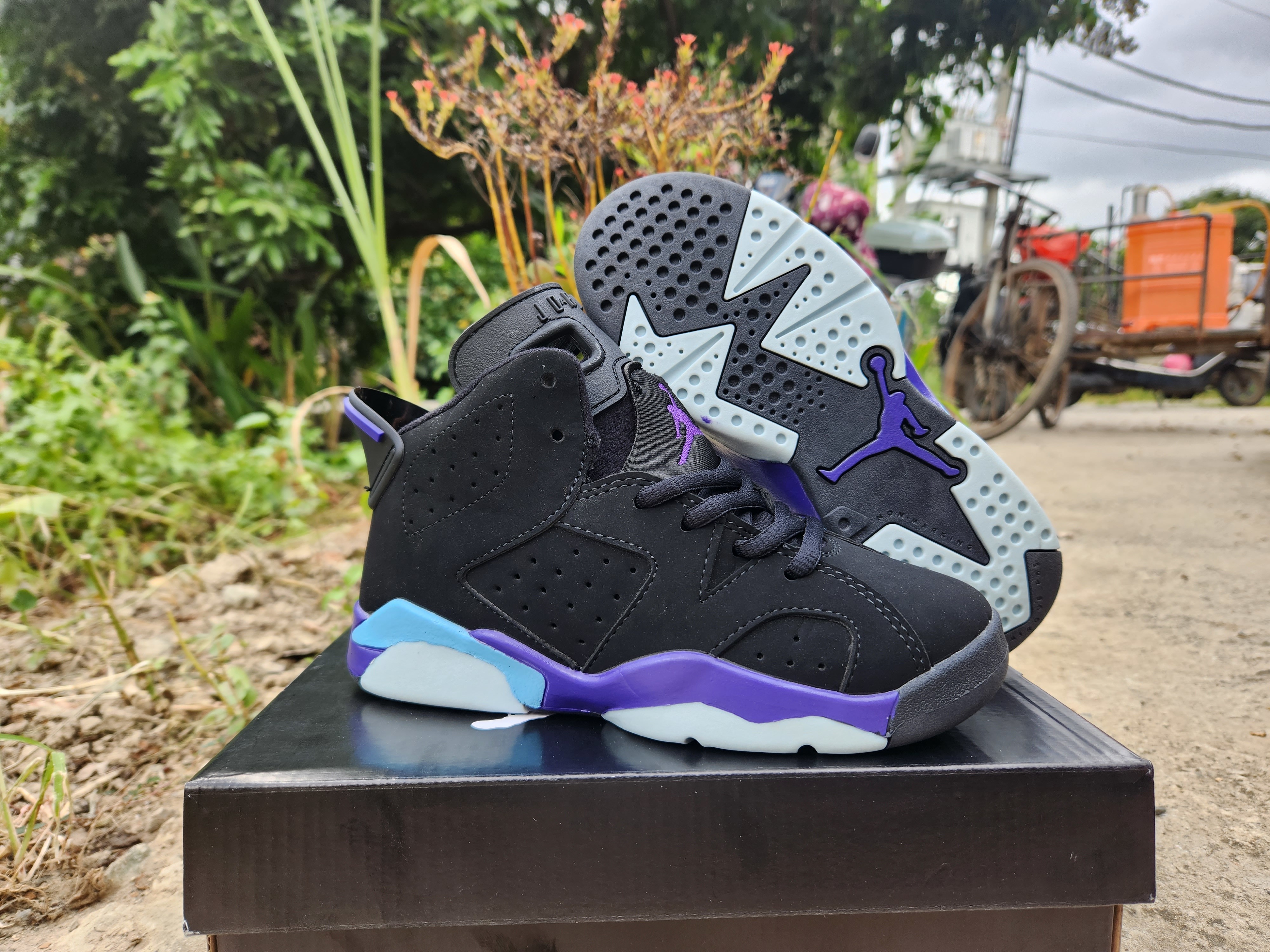 6 Kids' New Colorway