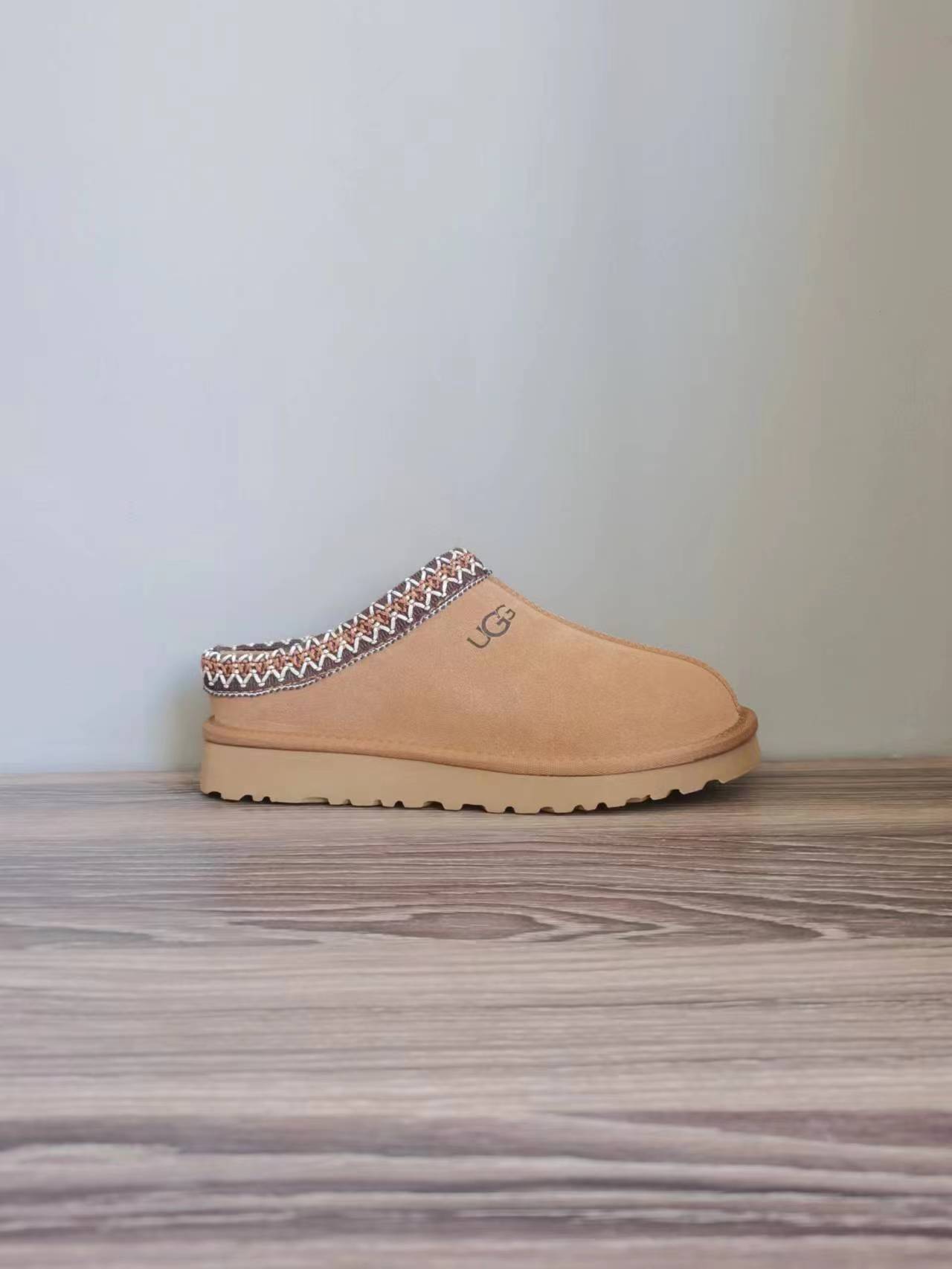 ugg5950