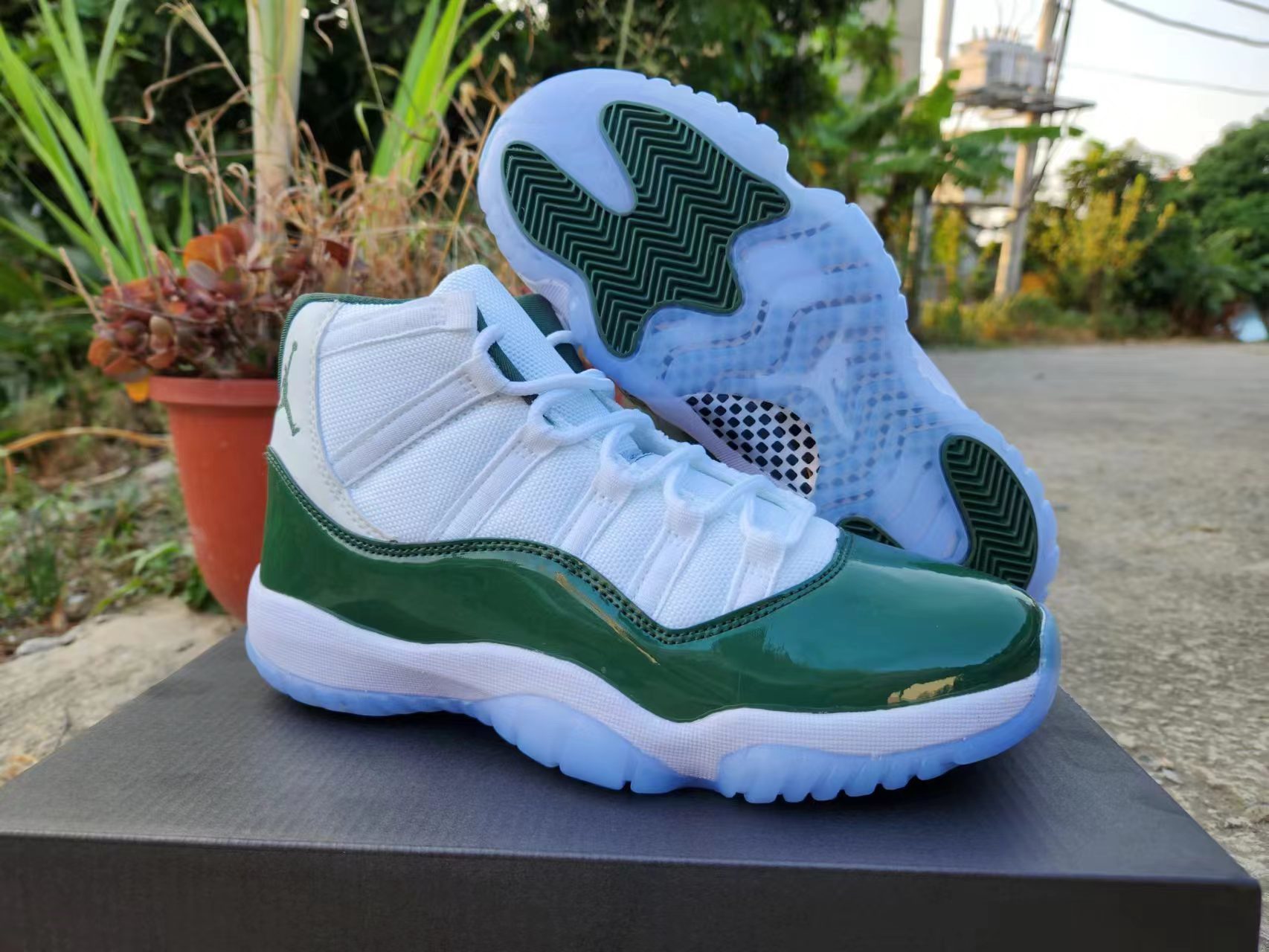 AJ11