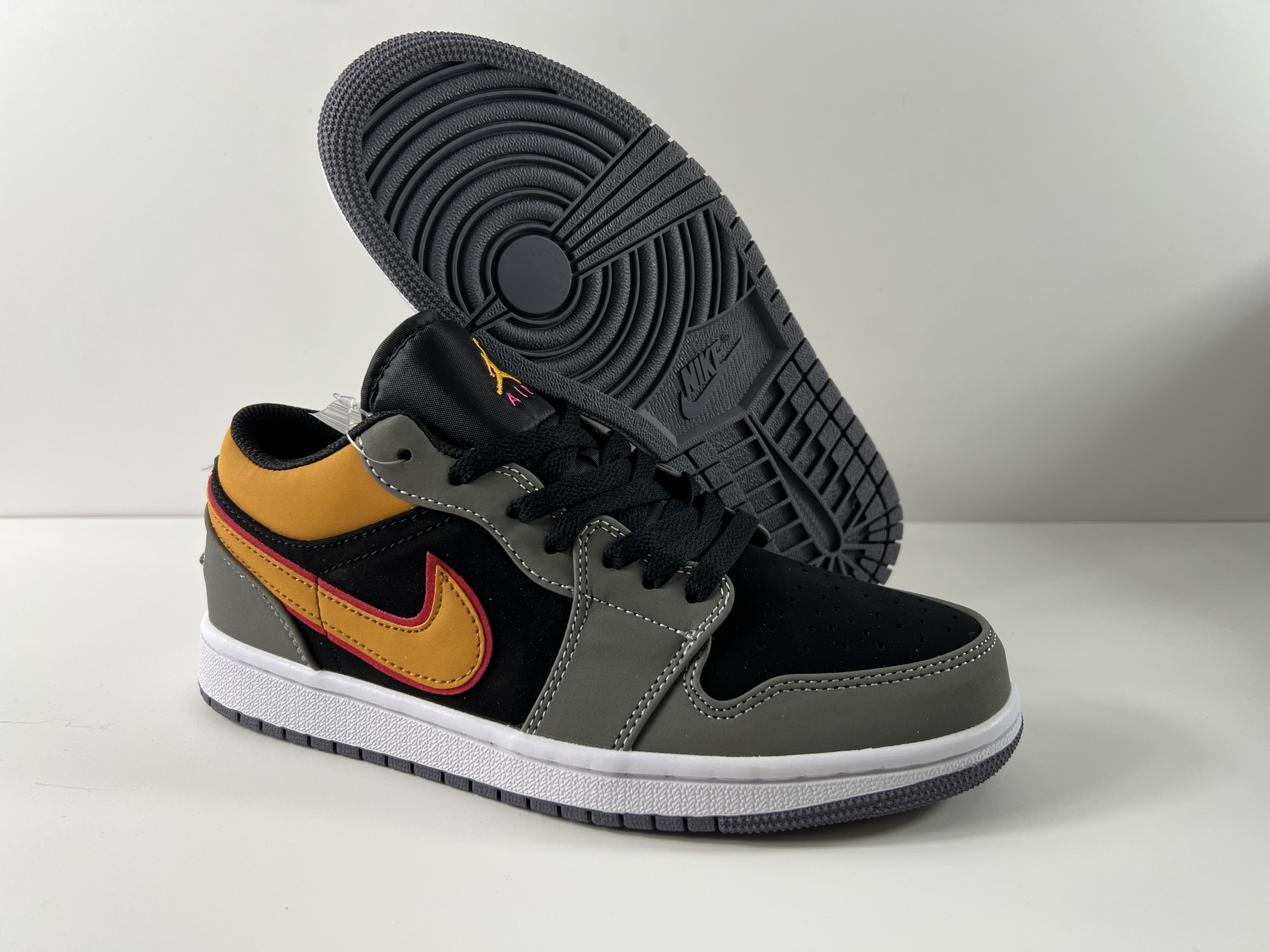 Air Jordan 1 Low Tokyo VintageLow-Top 36 46 incl. Half SizesStyle No.FV3622
