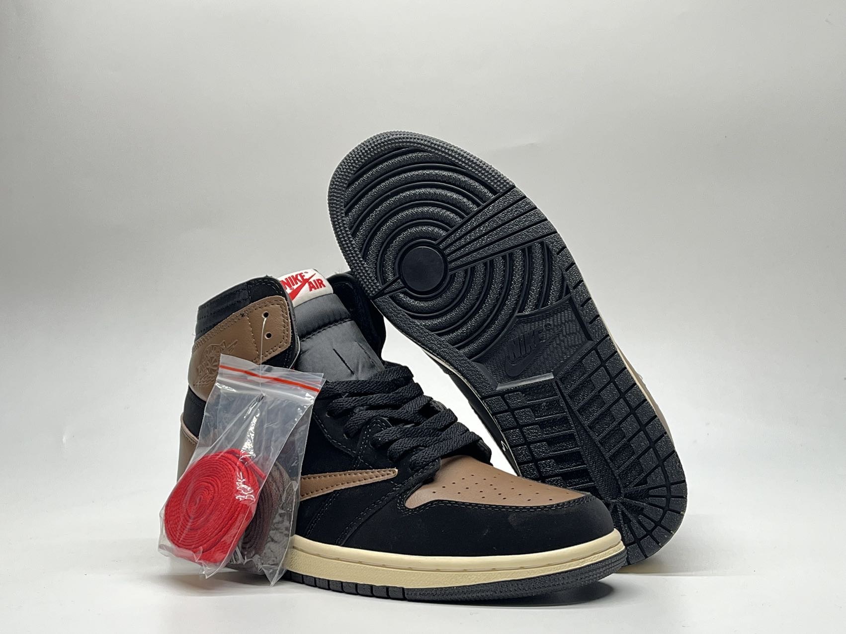 AJ1 A Reverse Swoosh36 47.5