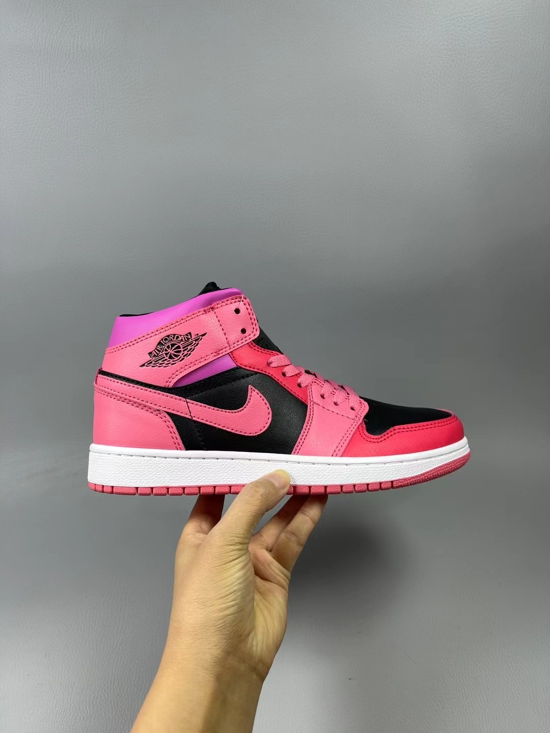AJ1