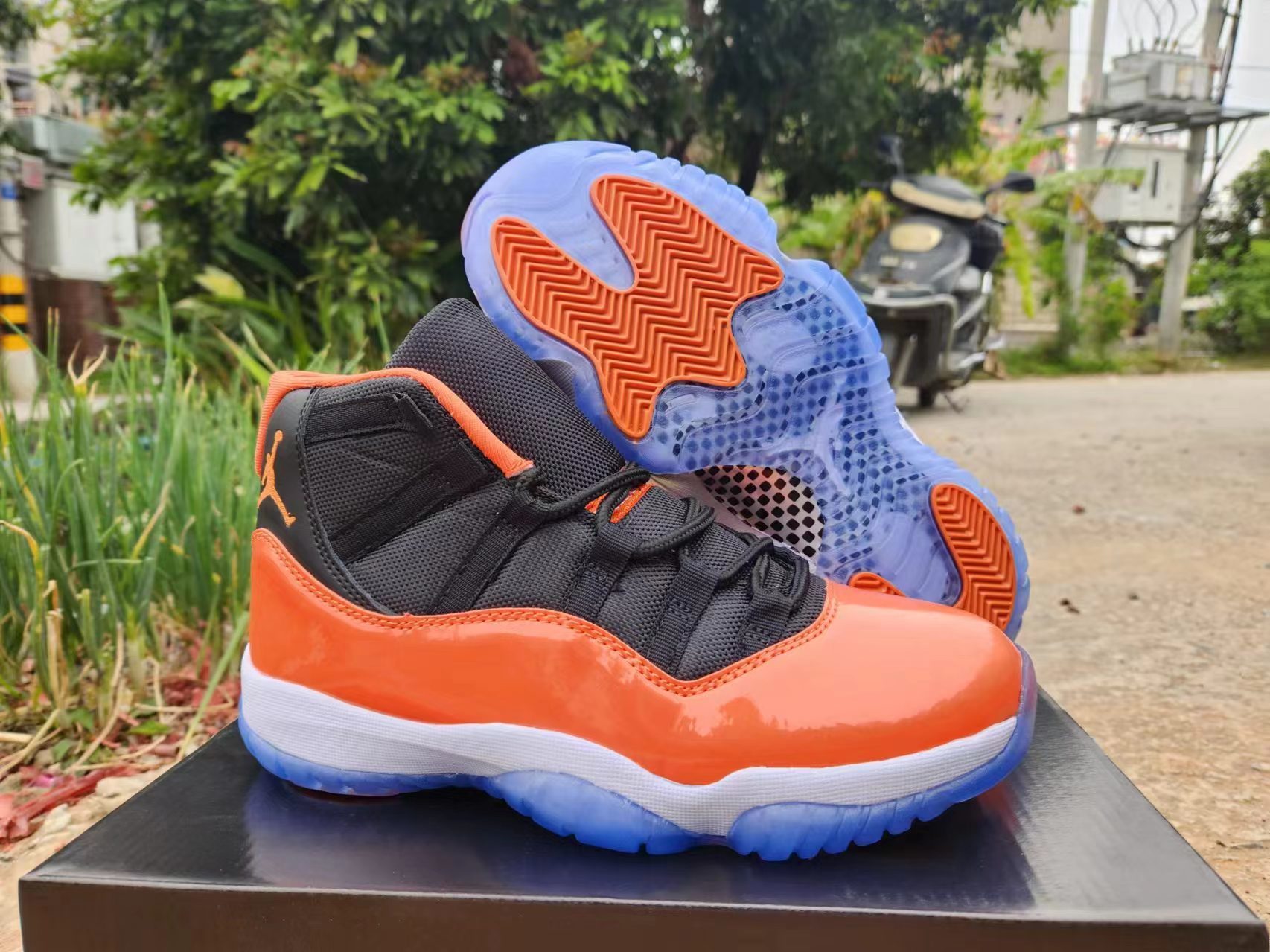 AJ11