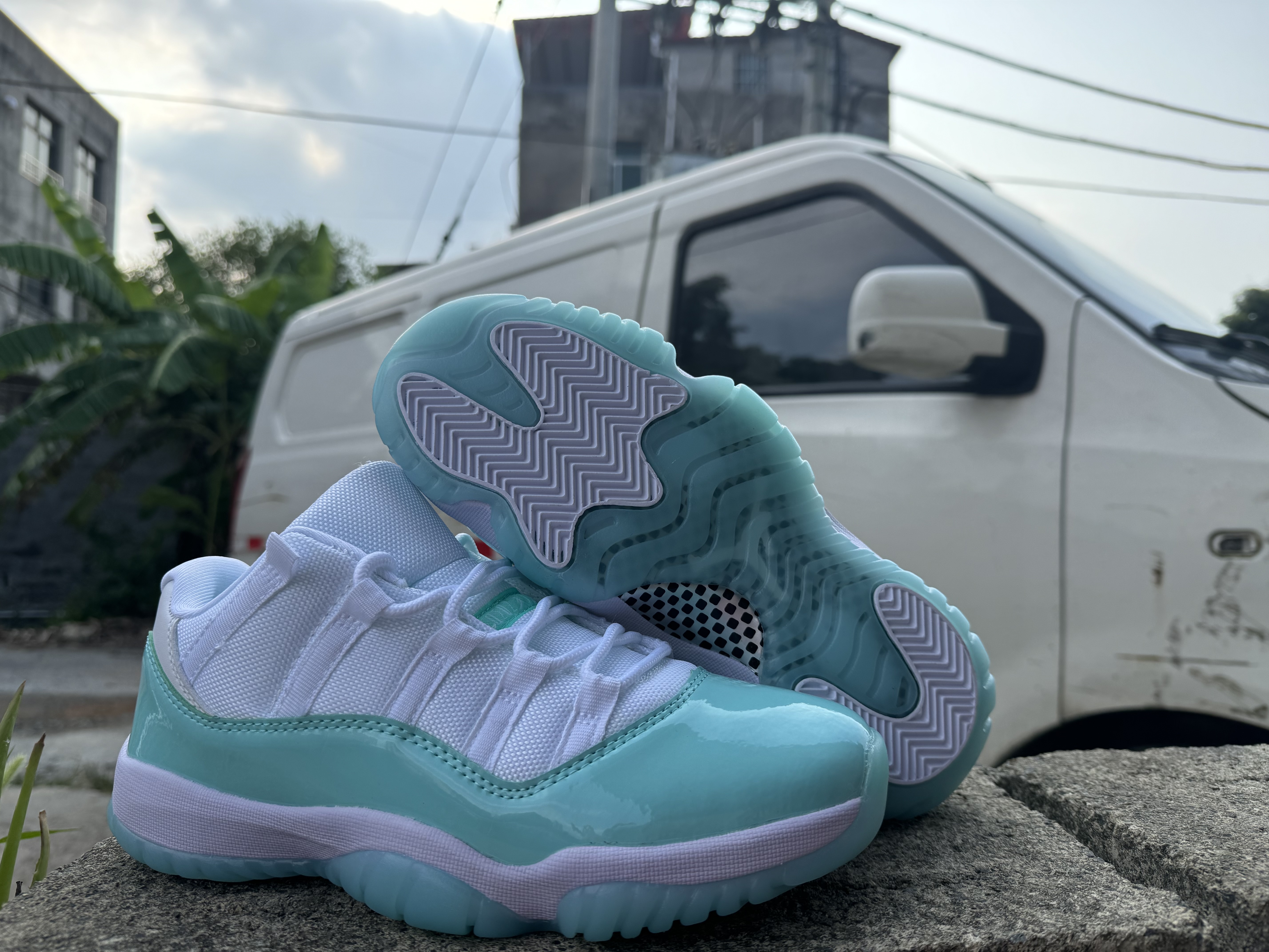 AJ11