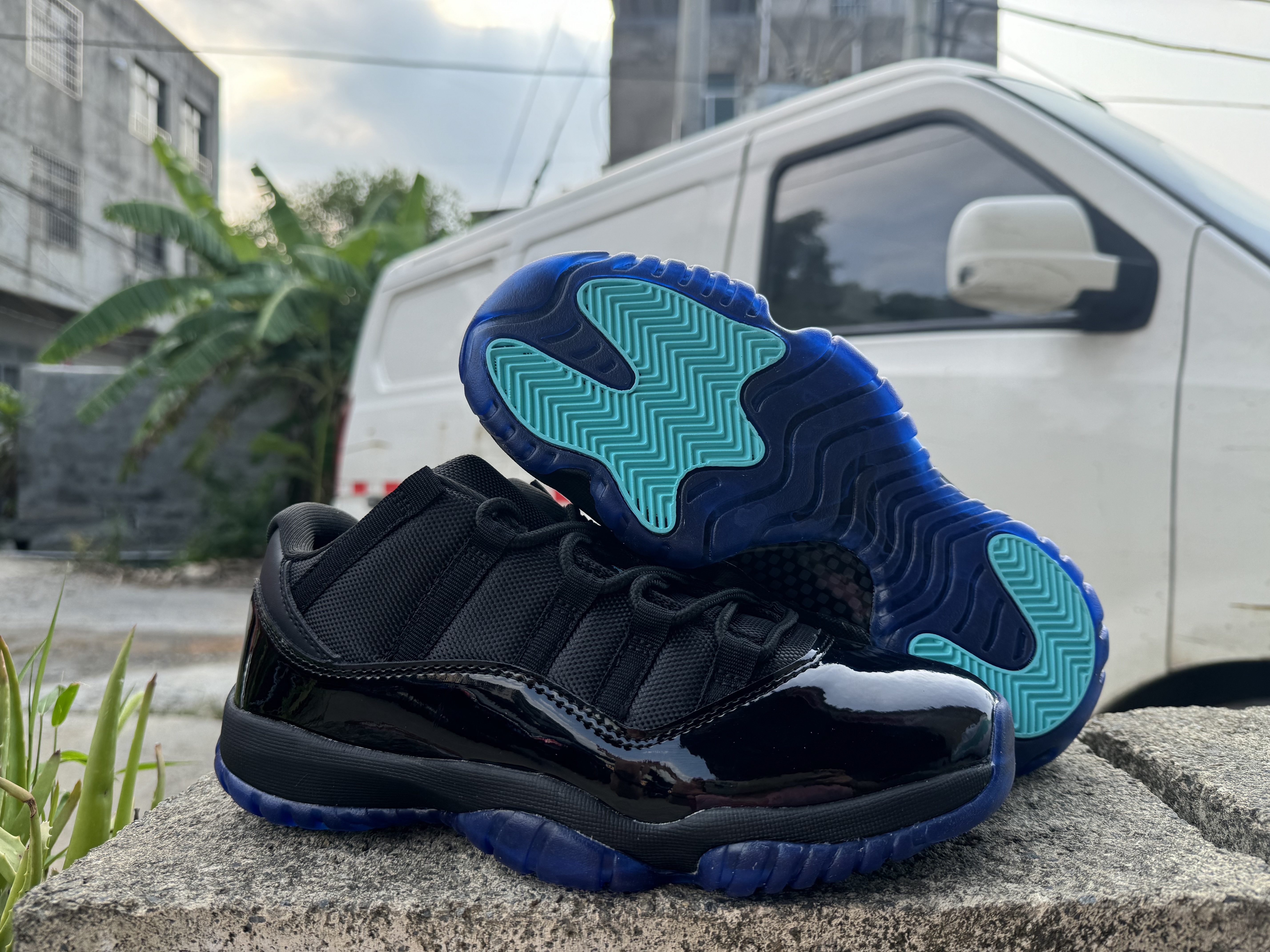 AJ11