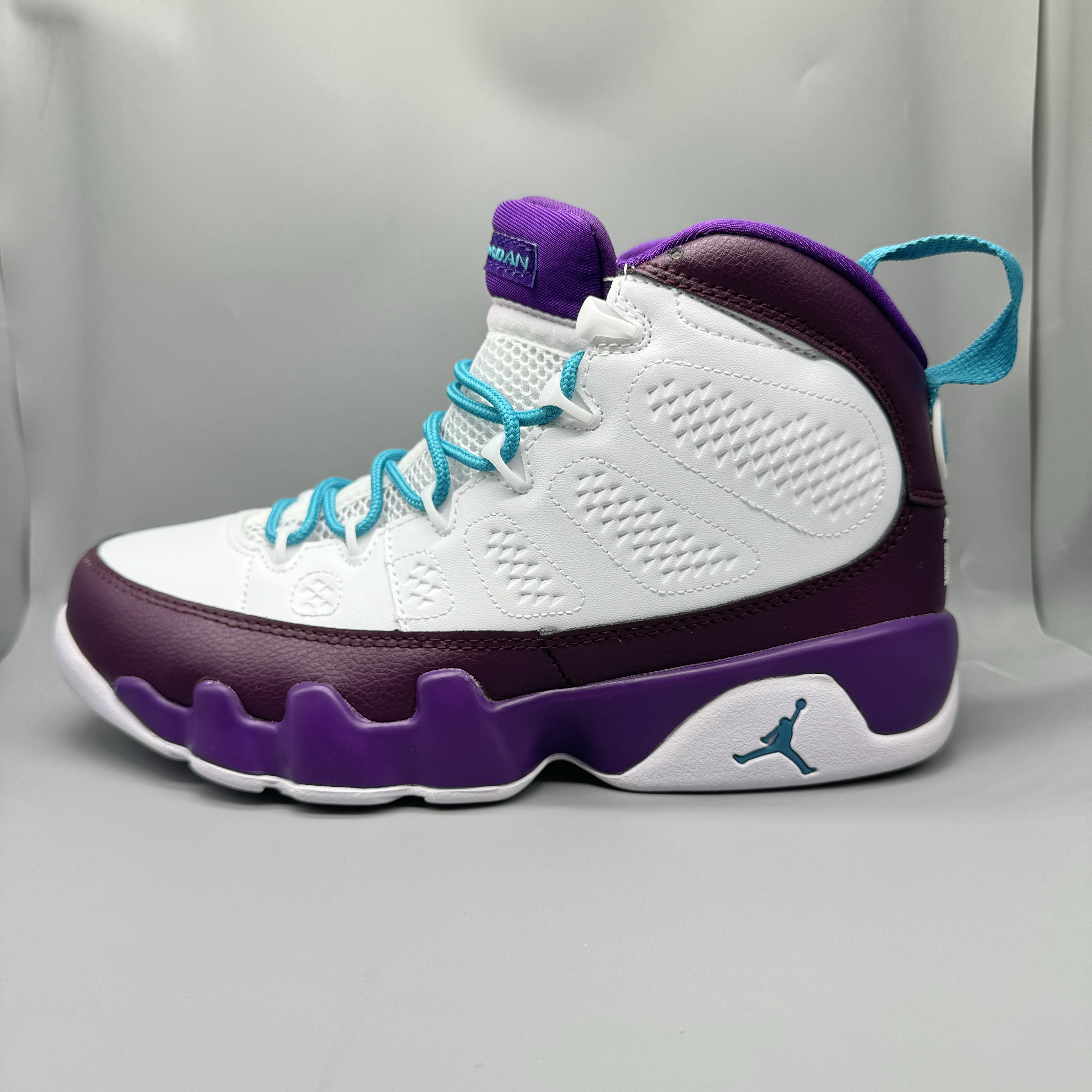 AJ9