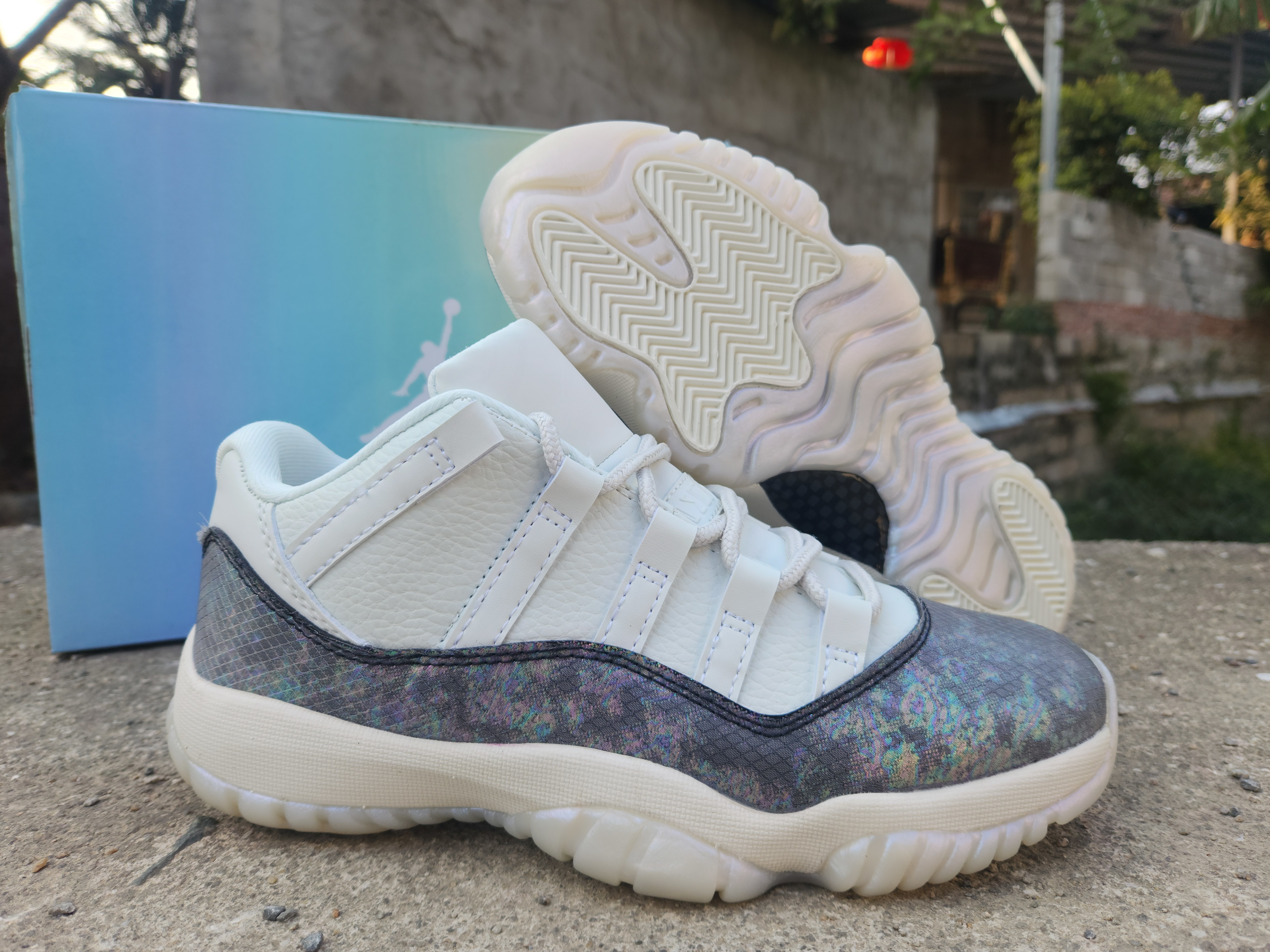 Air Jordan 11 Low AJ11 Unisex