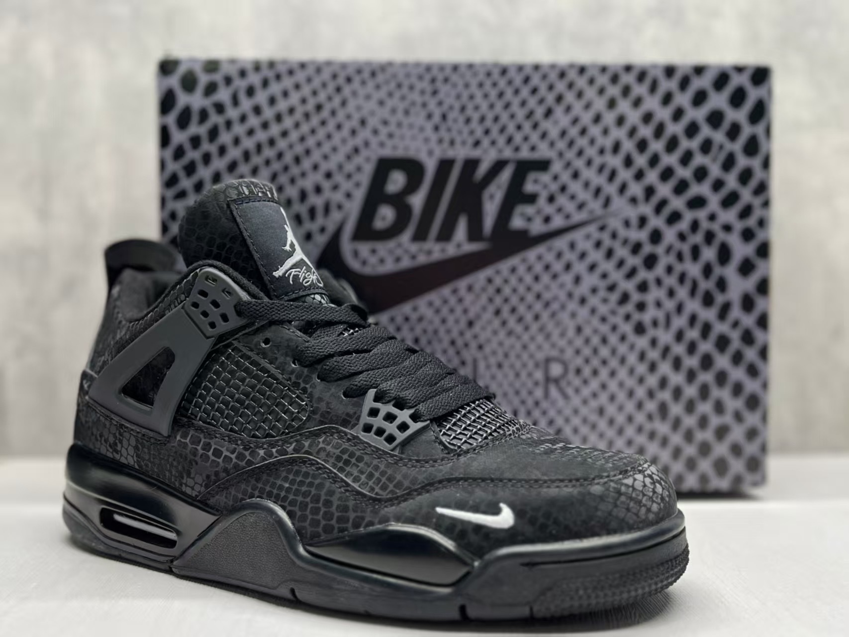 AJ4