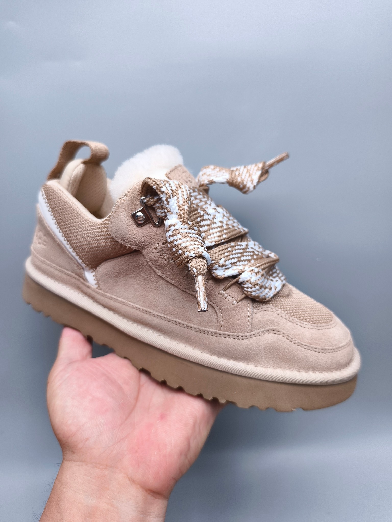 UGG 4032