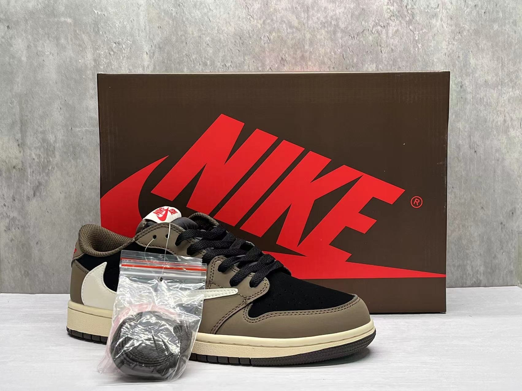 AJ1Low-TopReverse Swoosh36 47