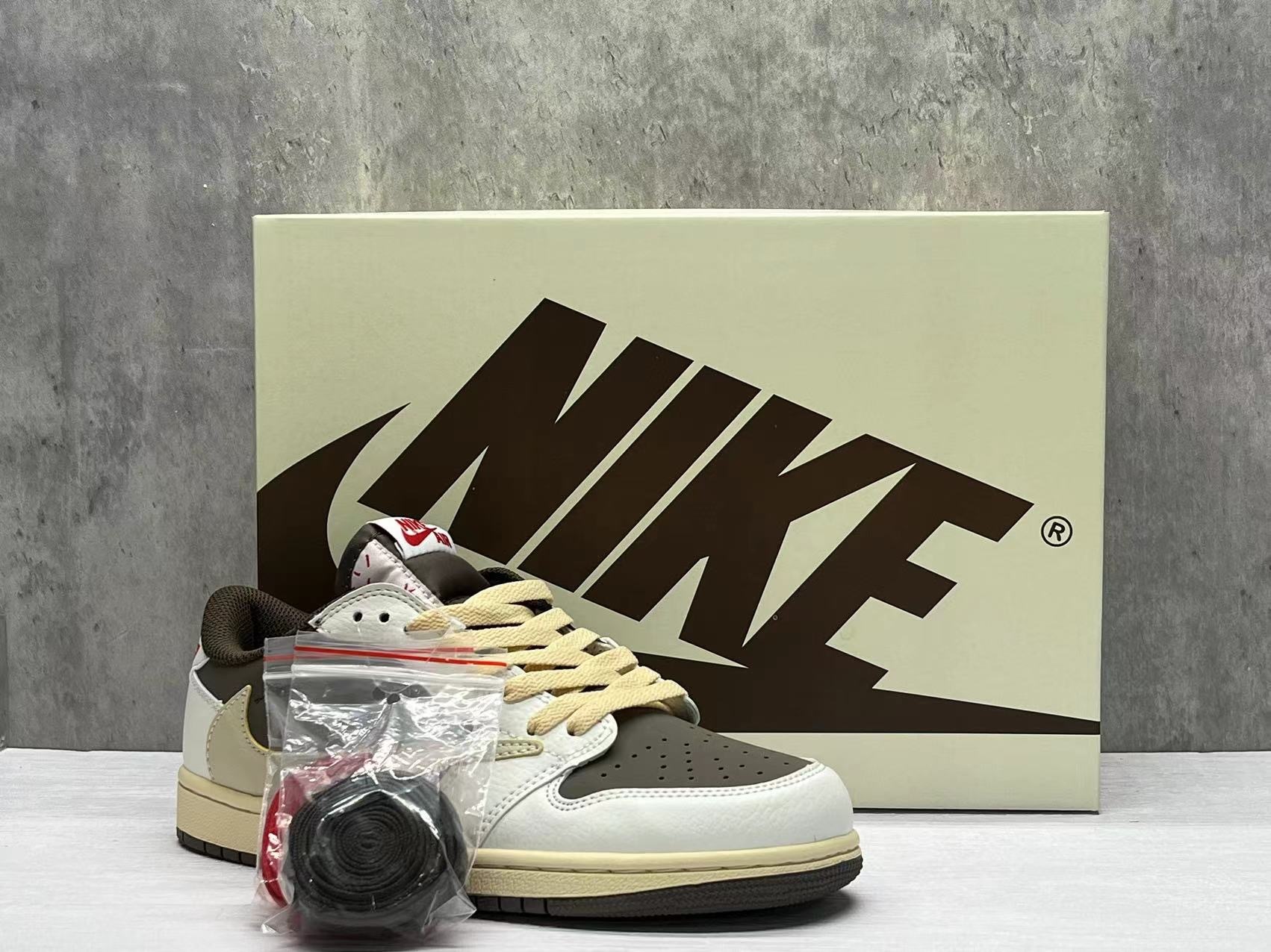 AJ1 Reverse Swoosh 36 47