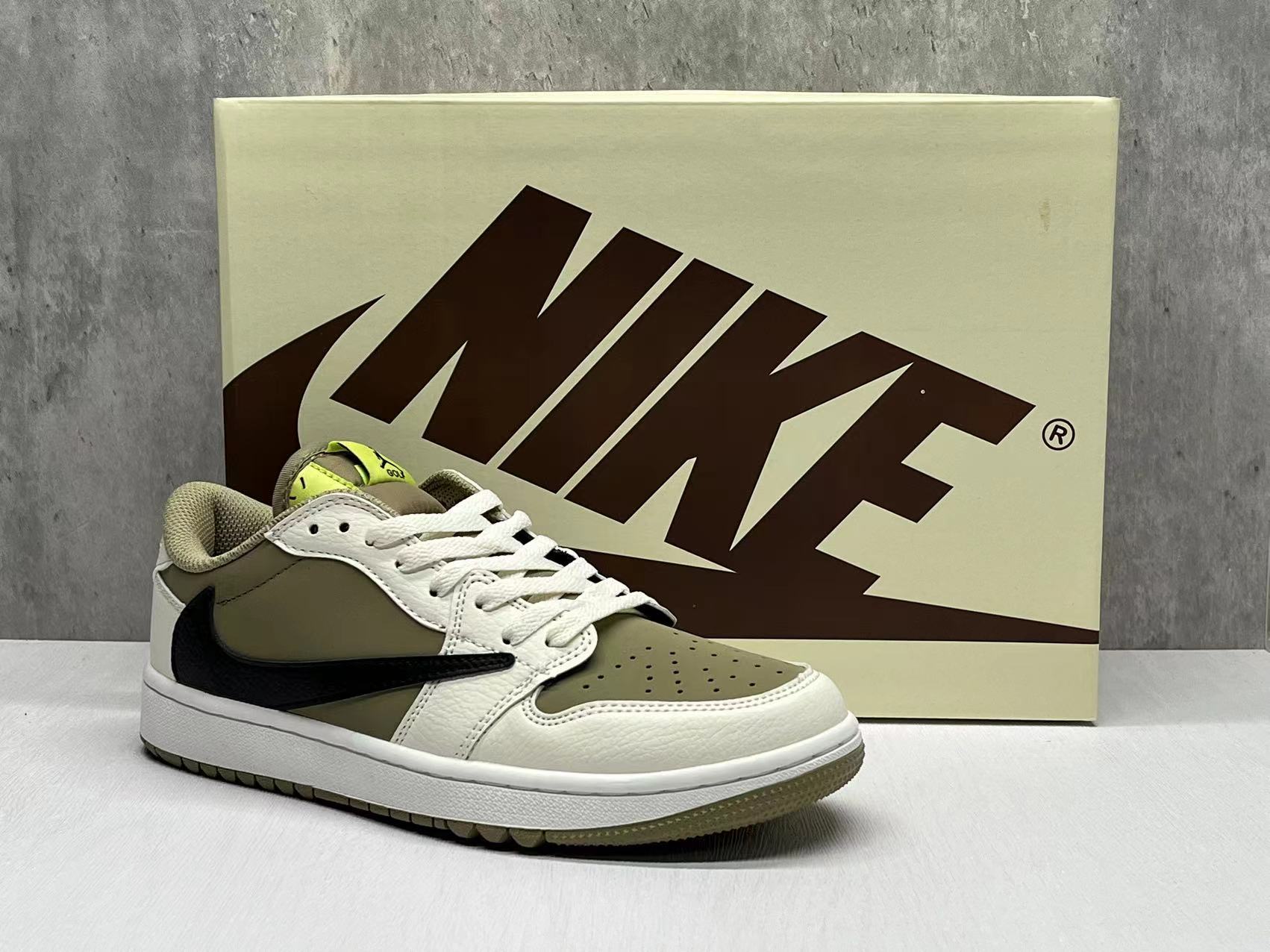AJ1D Reverse Swoosh36 47.5