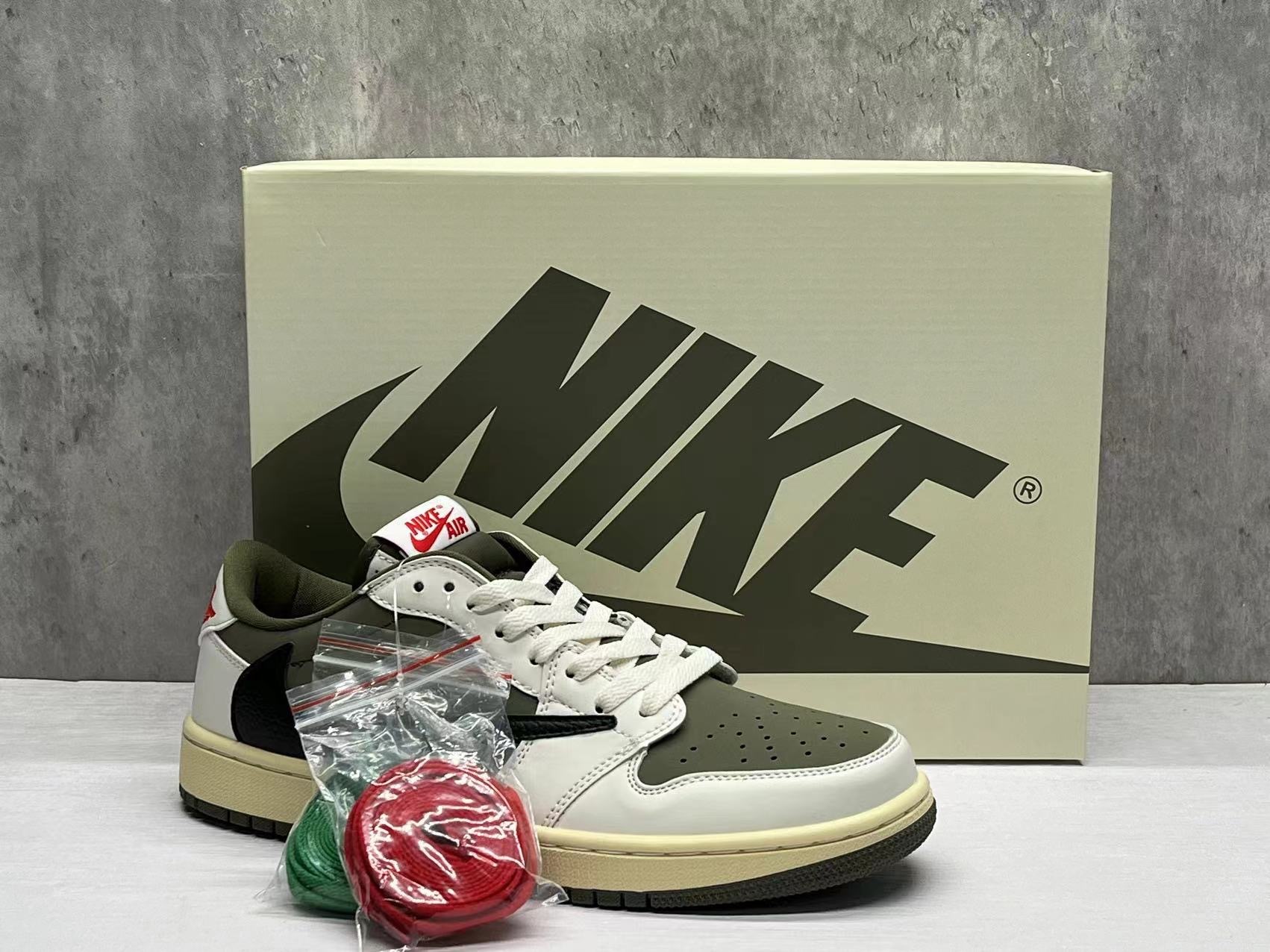 AJ1D Reverse Swoosh36 47