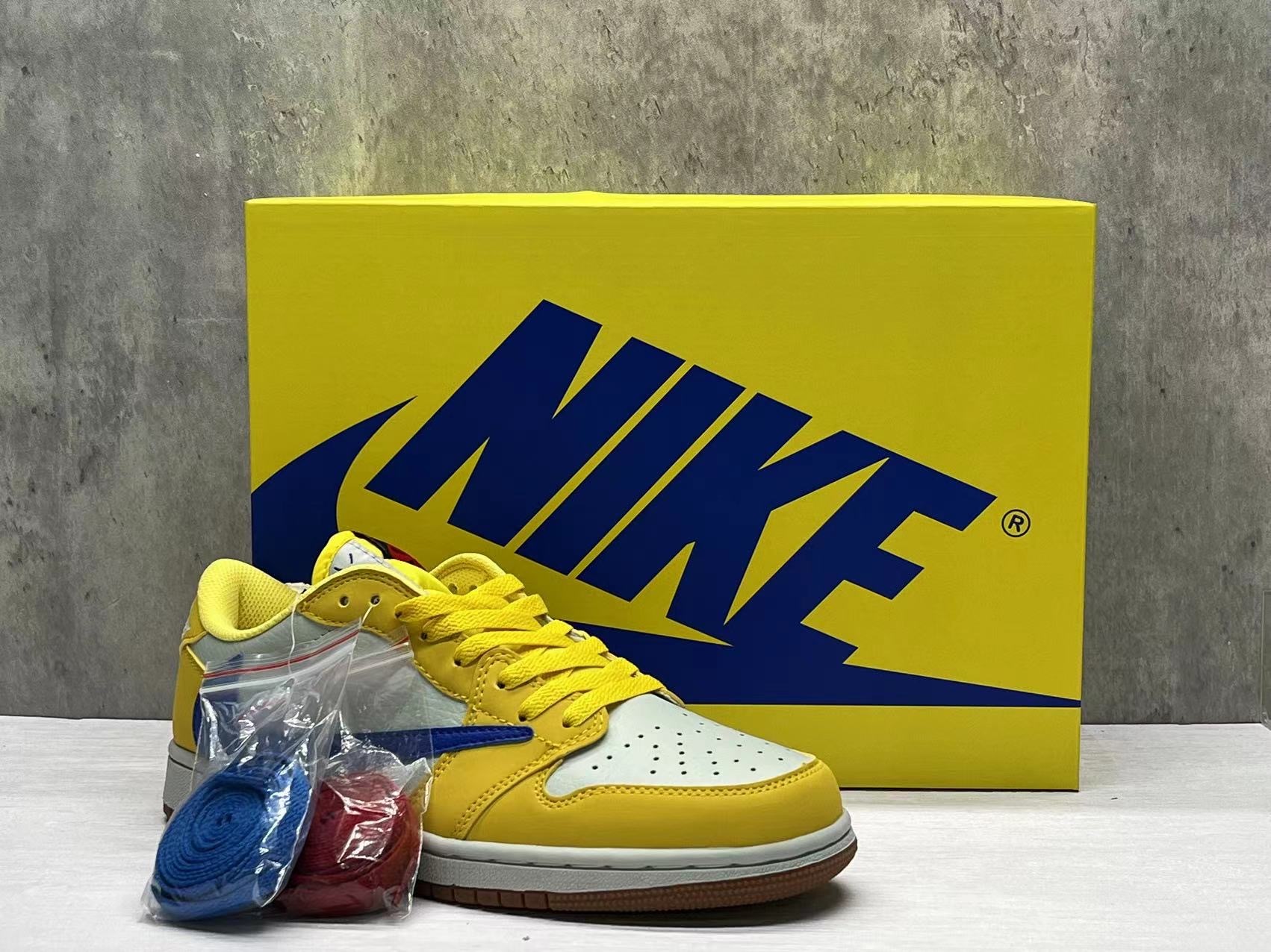AJ1 Reverse Swoosh8.036 47.5