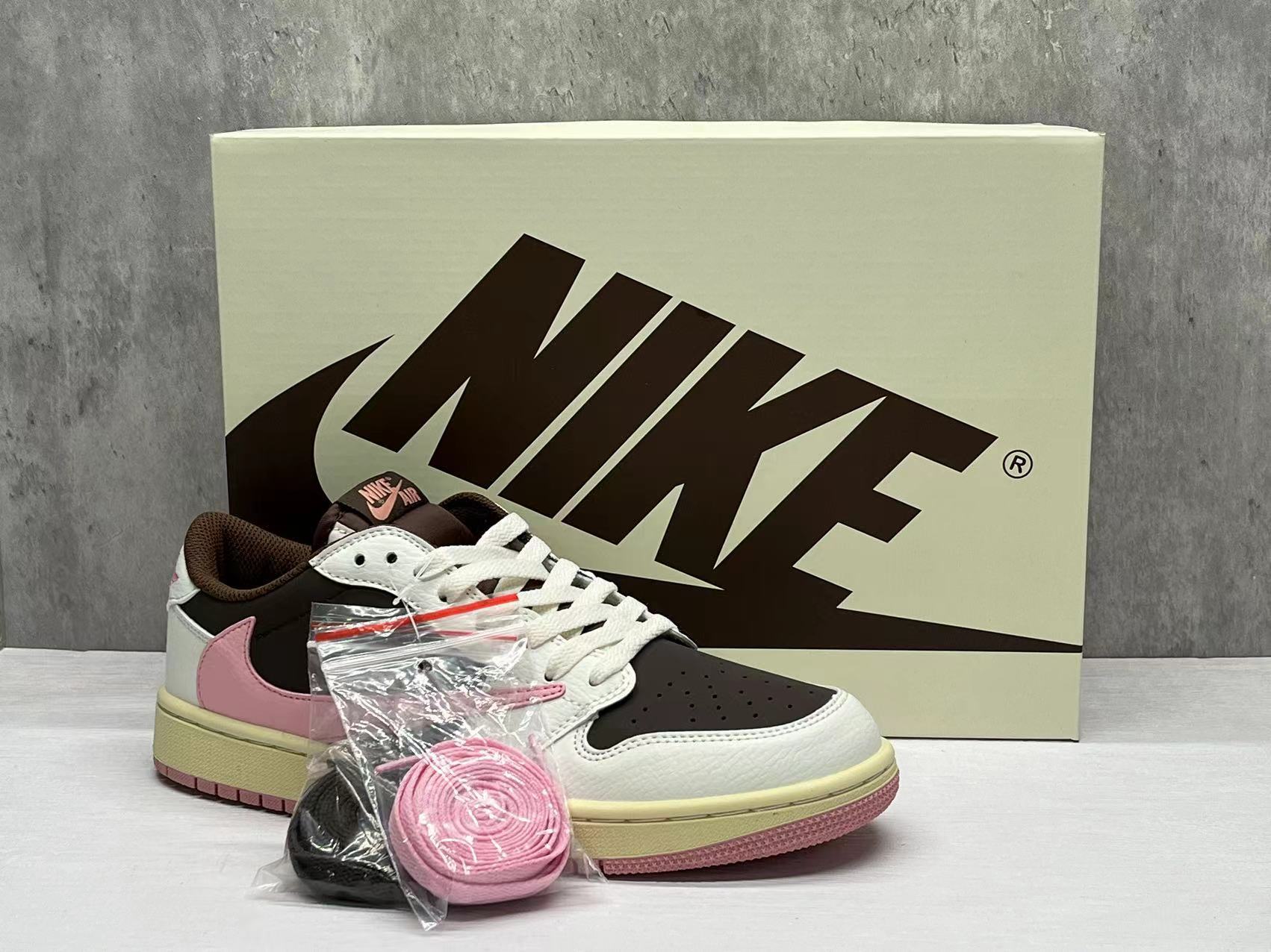 AJ1D Reverse Swoosh36 47.5