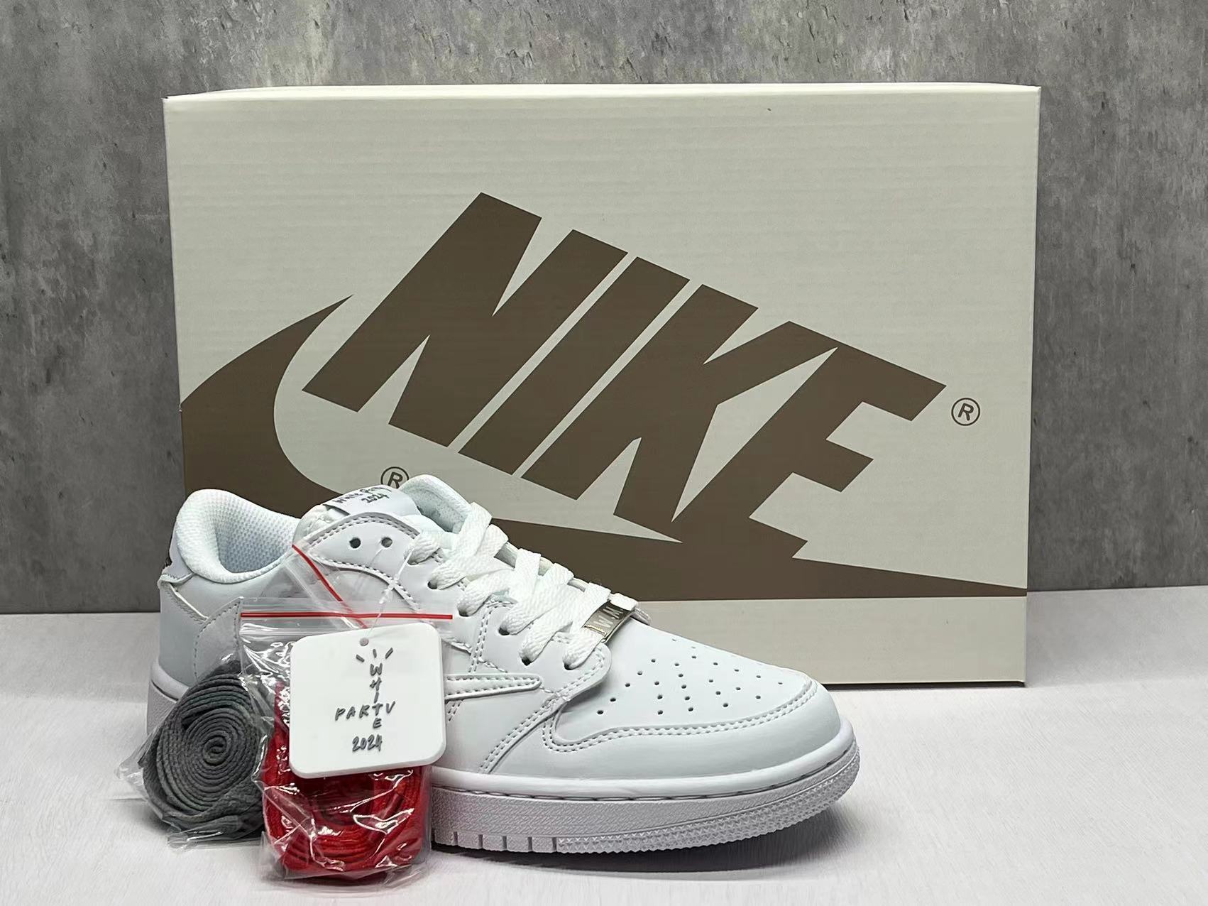 AJ1D Reverse Swoosh36 47