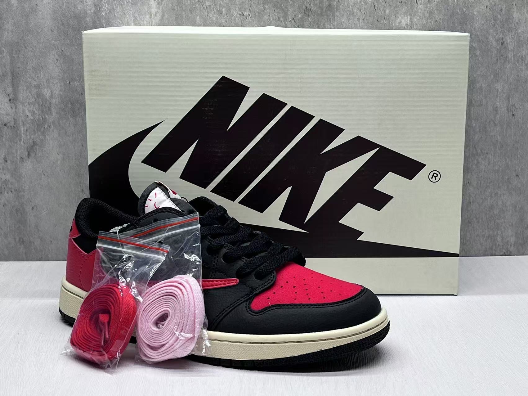 AJ1D Reverse Swoosh36 47