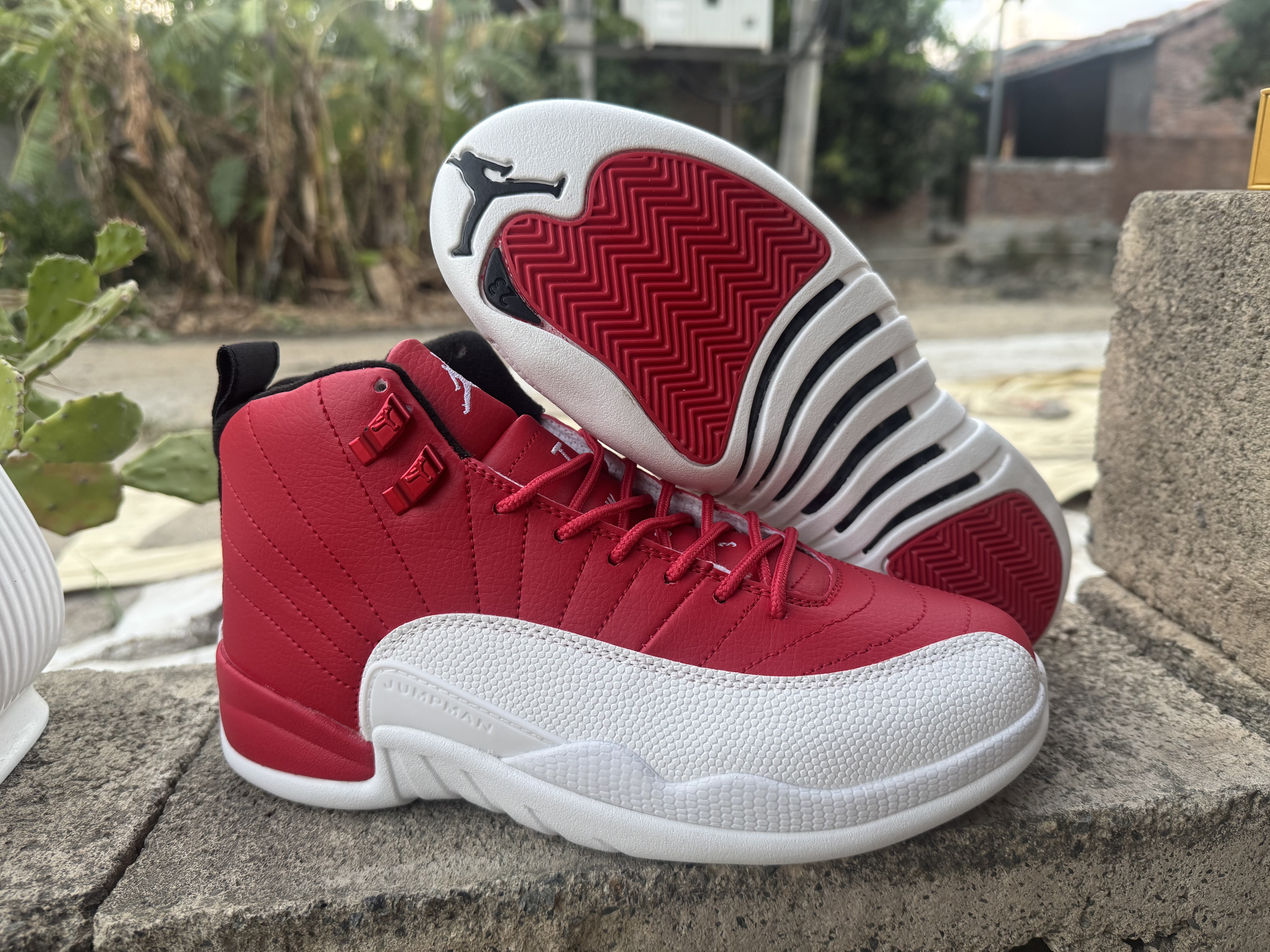 AJ12