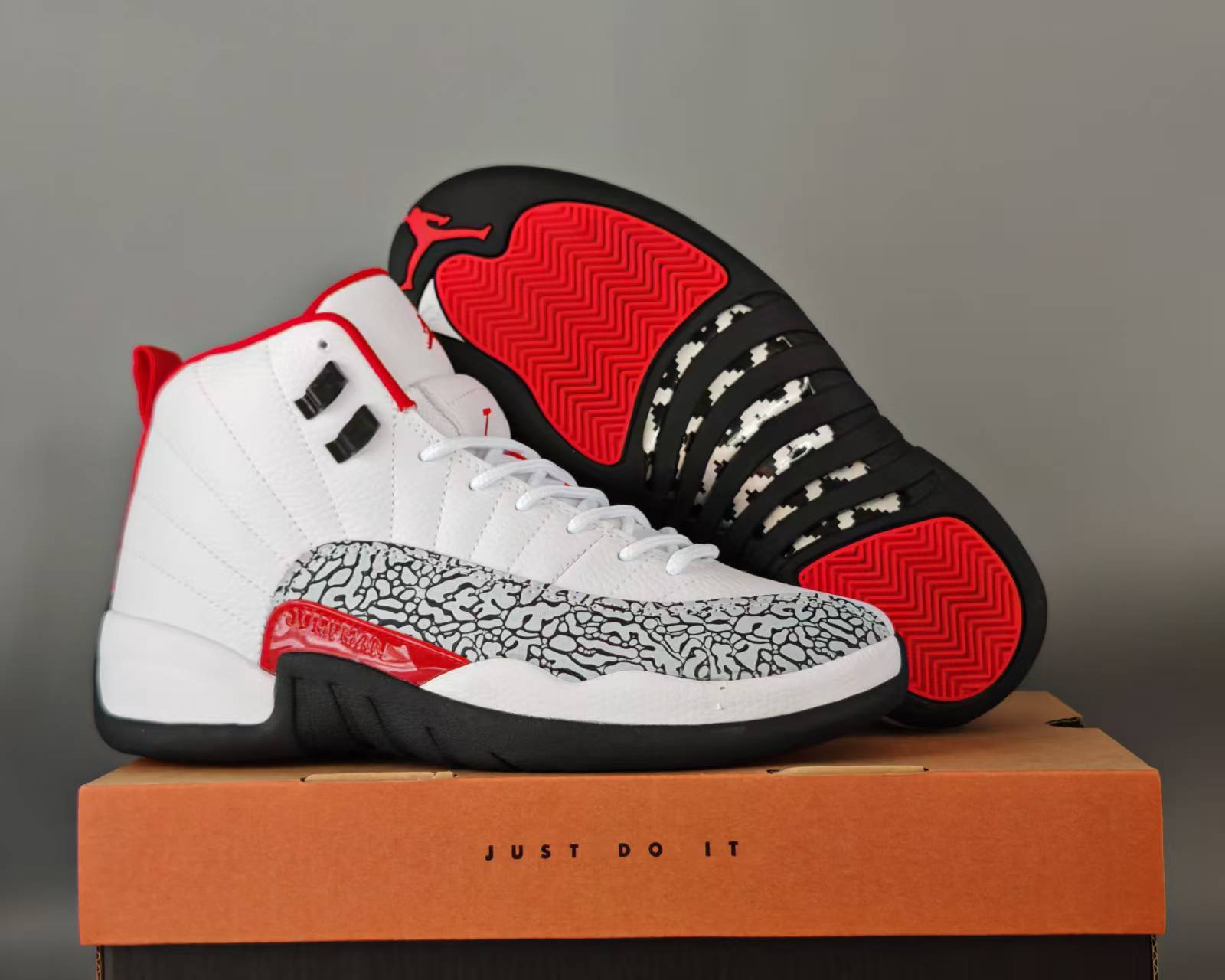 AJ12