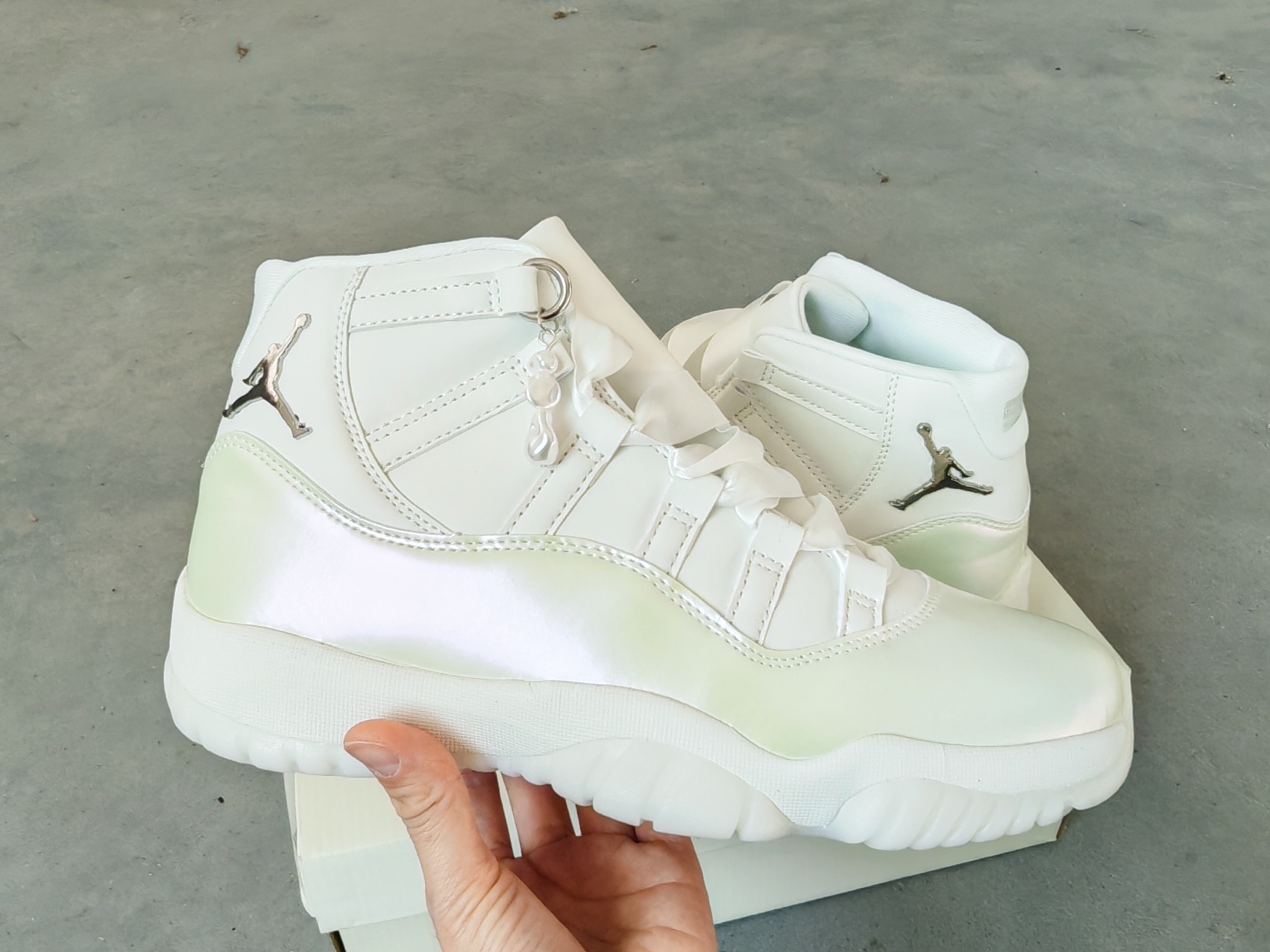 AJ11