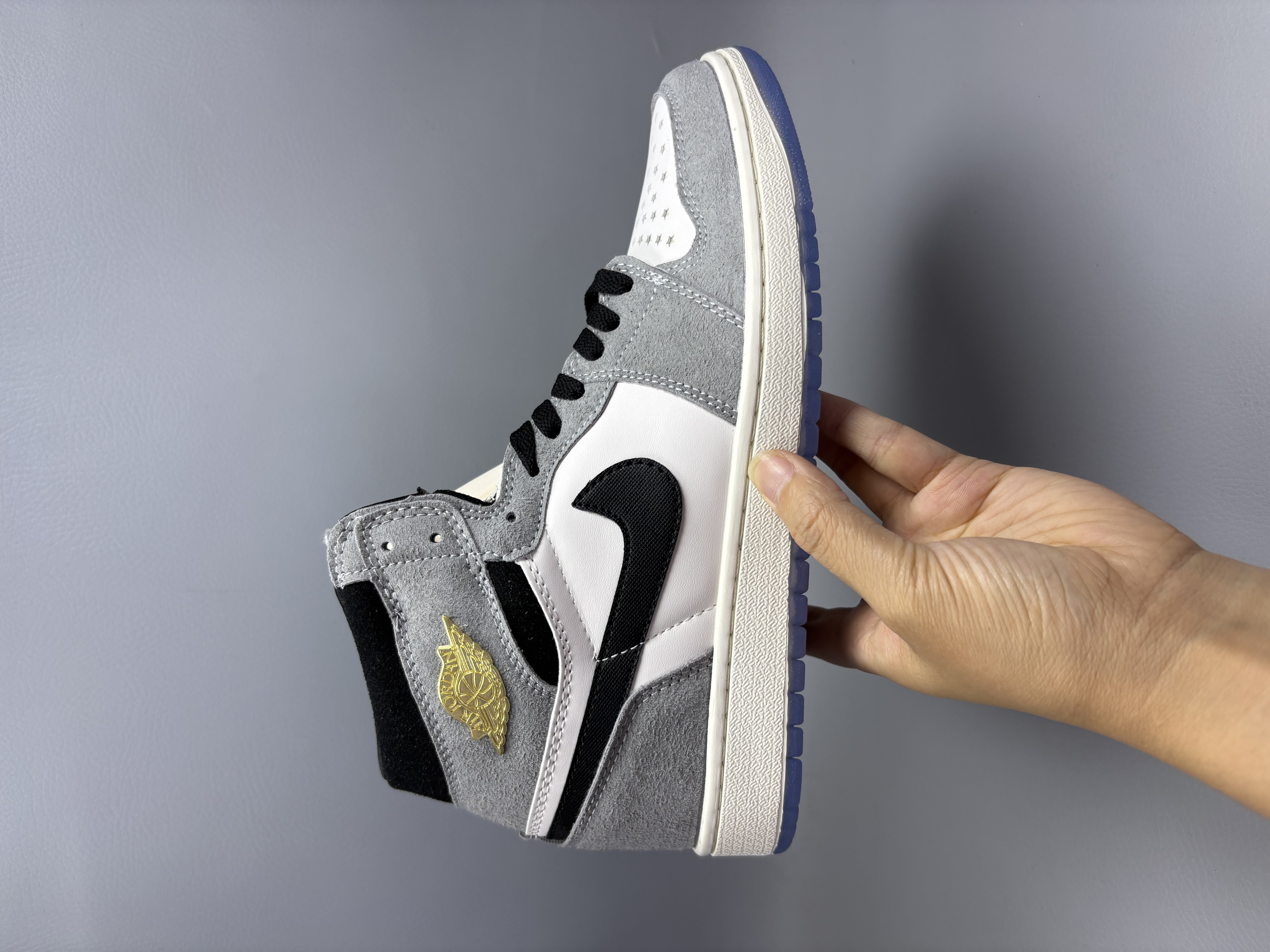 AJ1