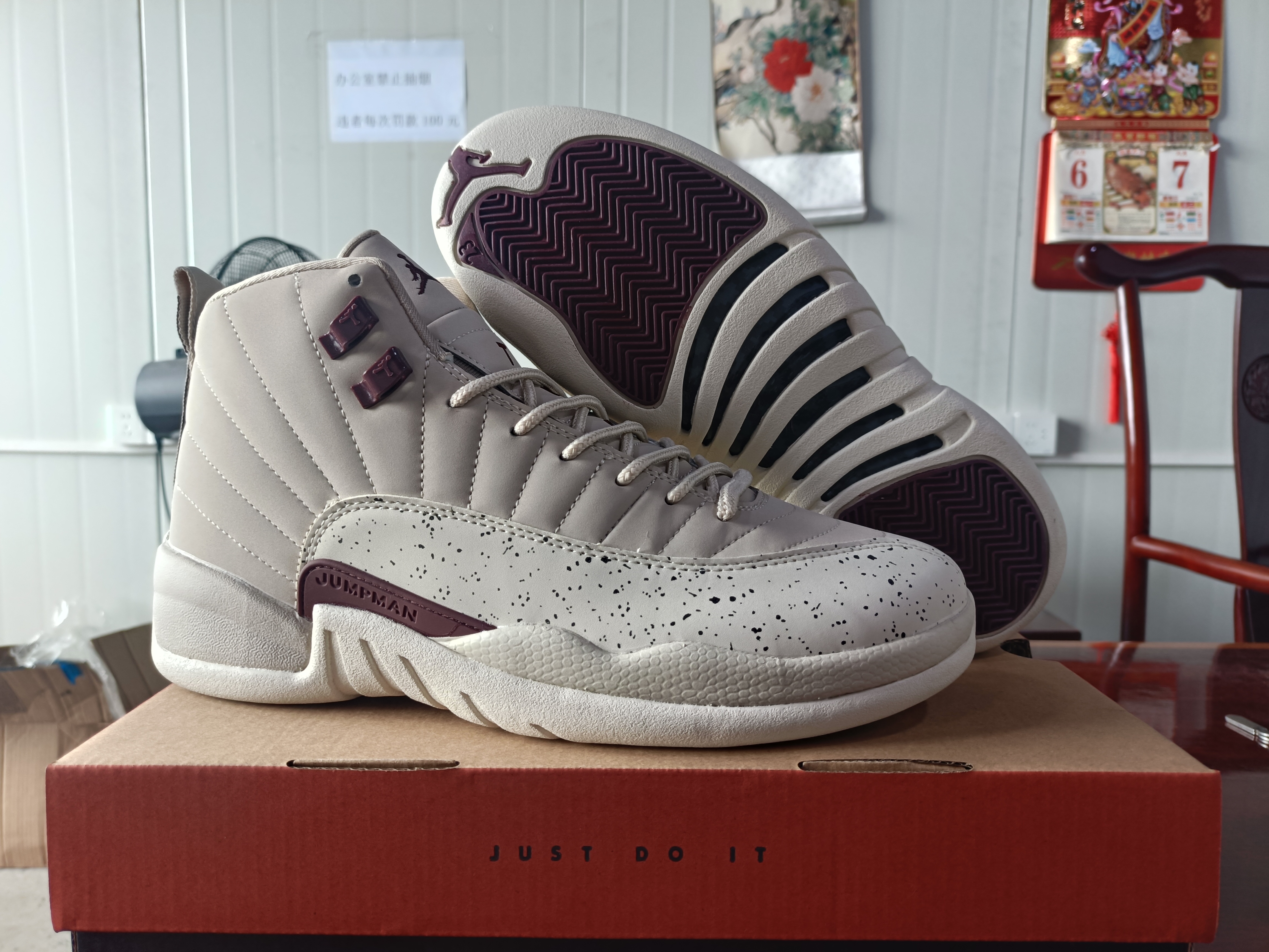 AJ12