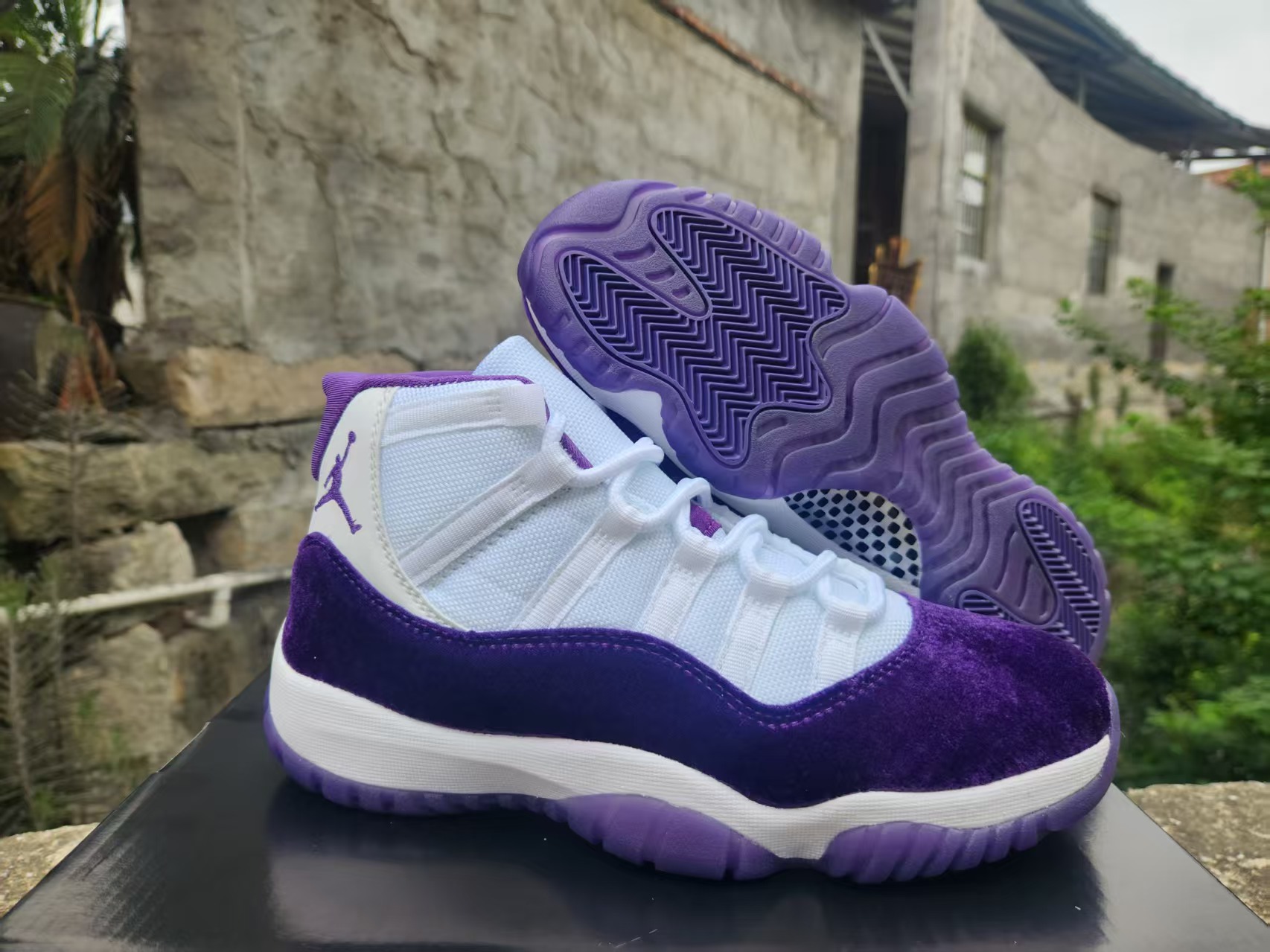 AJ11