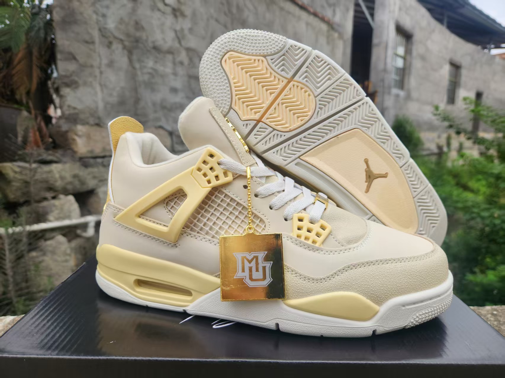 Sneaker