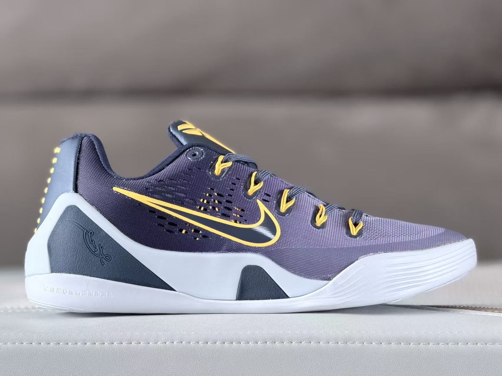 Kobe 9 EM Protro Daybreak IH1401