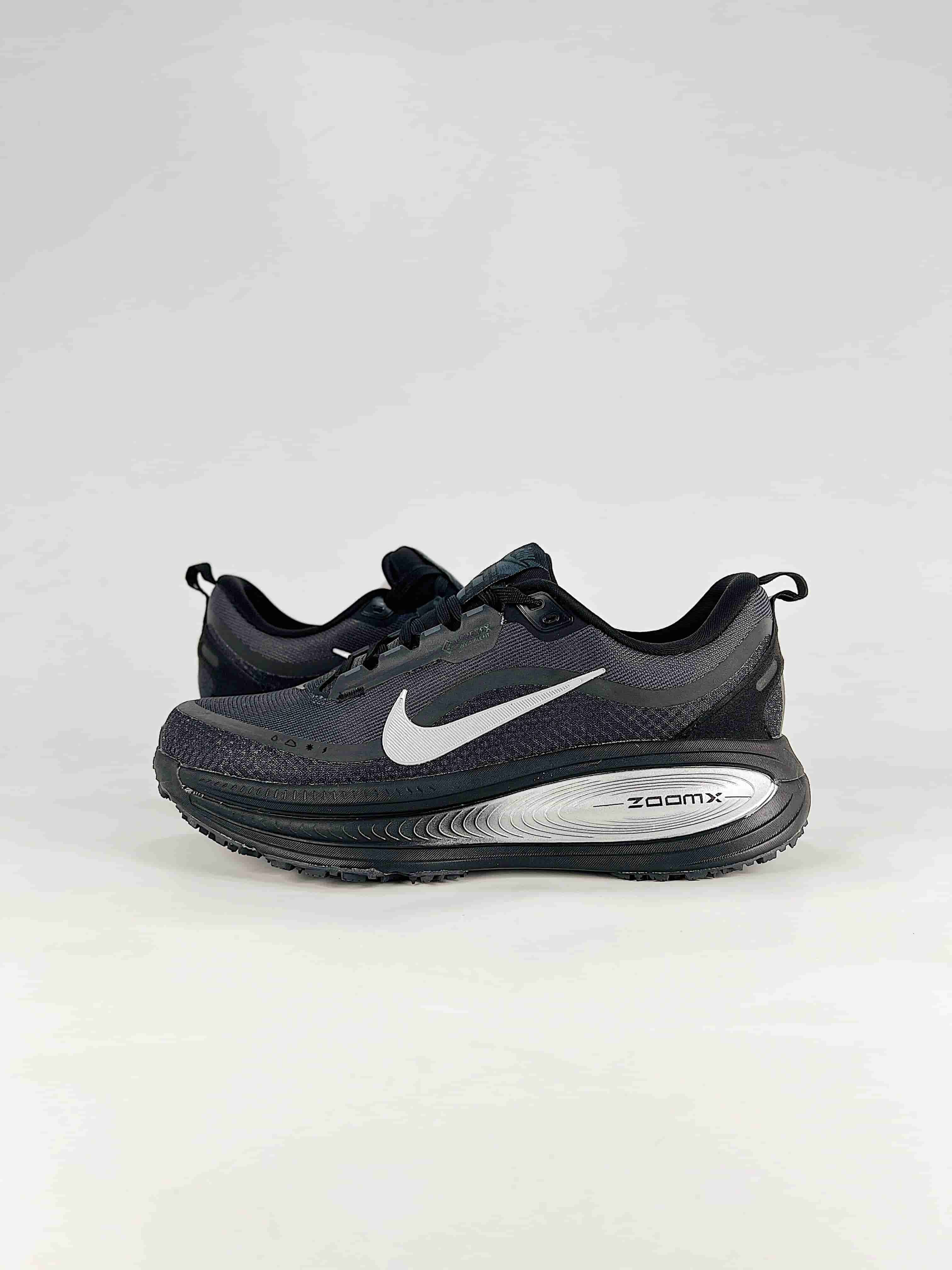Nike Vomero 18 GTX Running Shoes Style No. HQE98 629