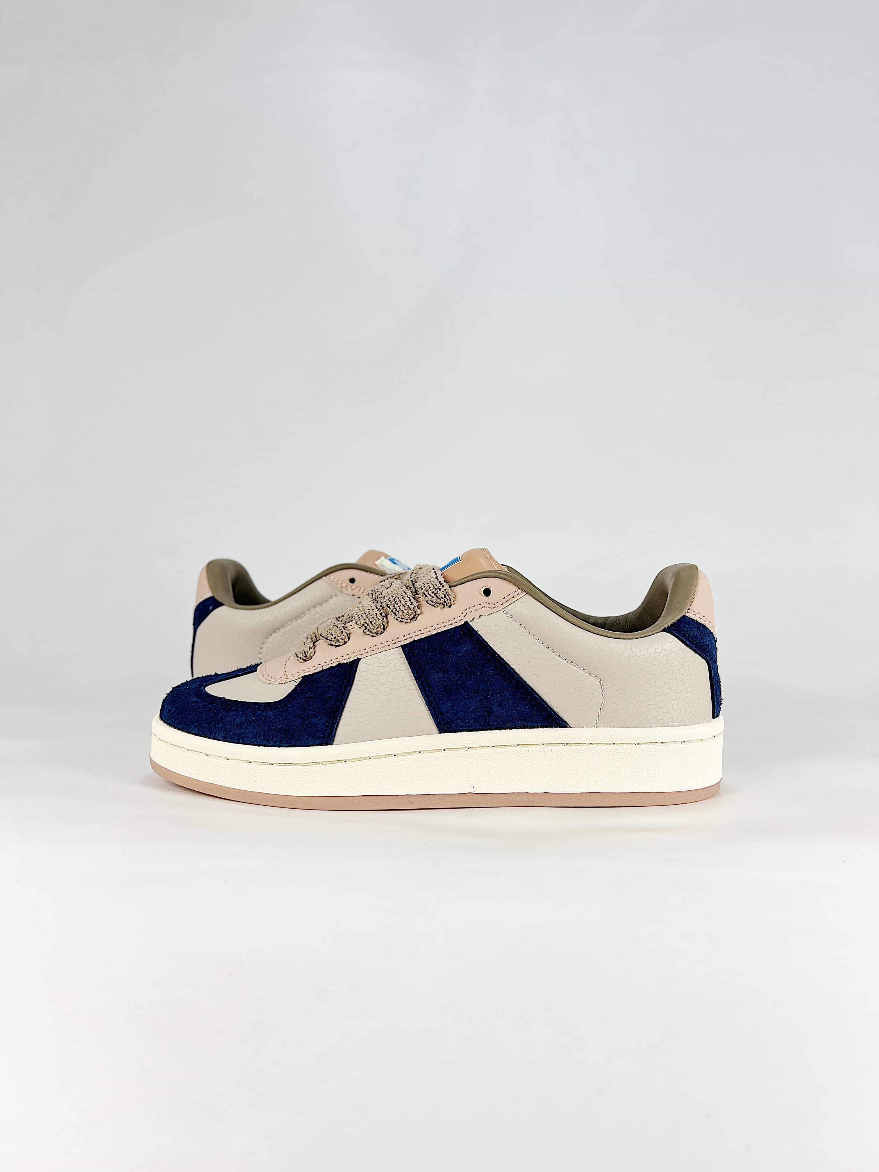 adidas originals WhitakerStyle No. KH7859