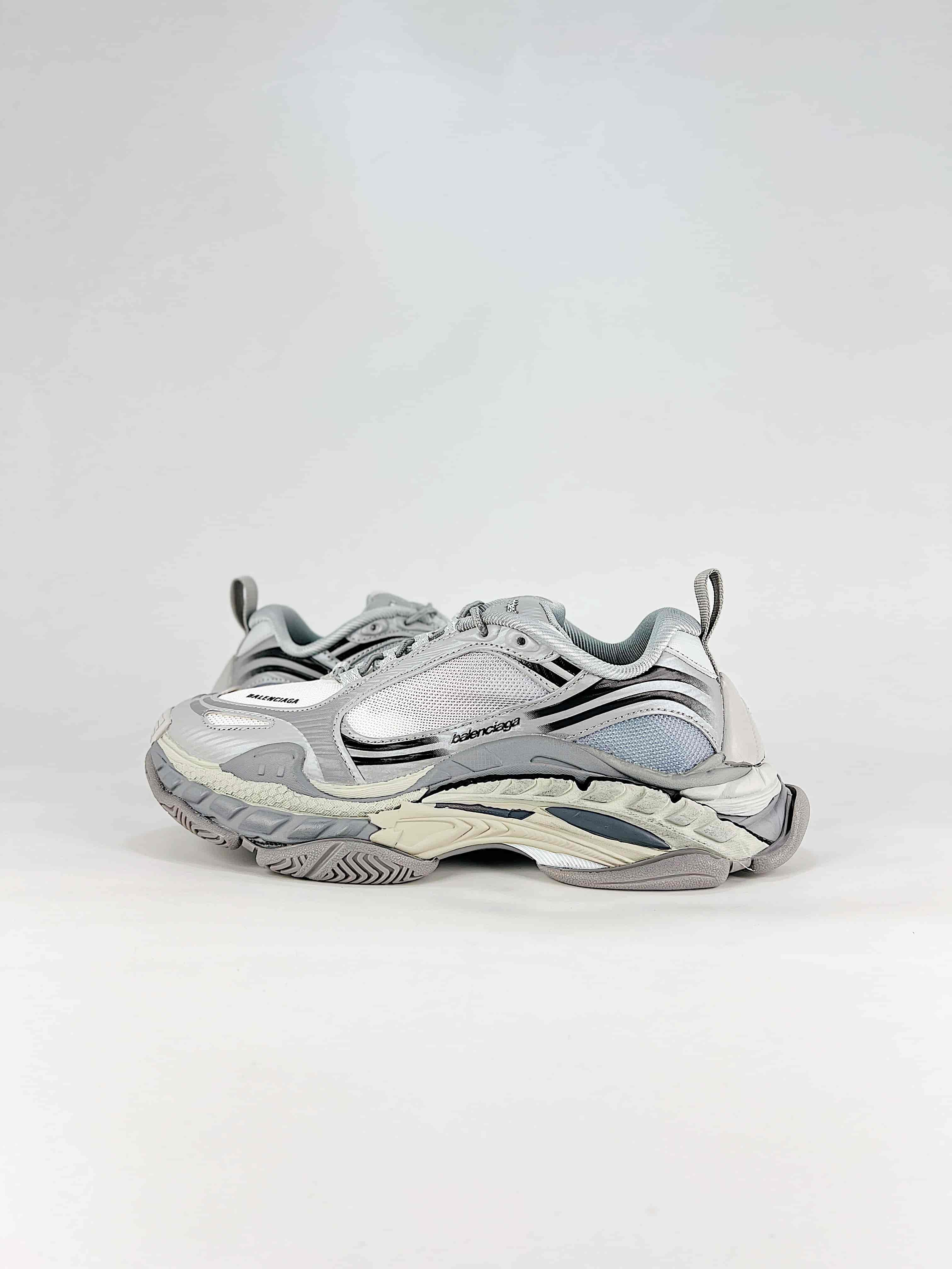 BalenciagaBalenciaga Style No. 865851 WTR2G 1800