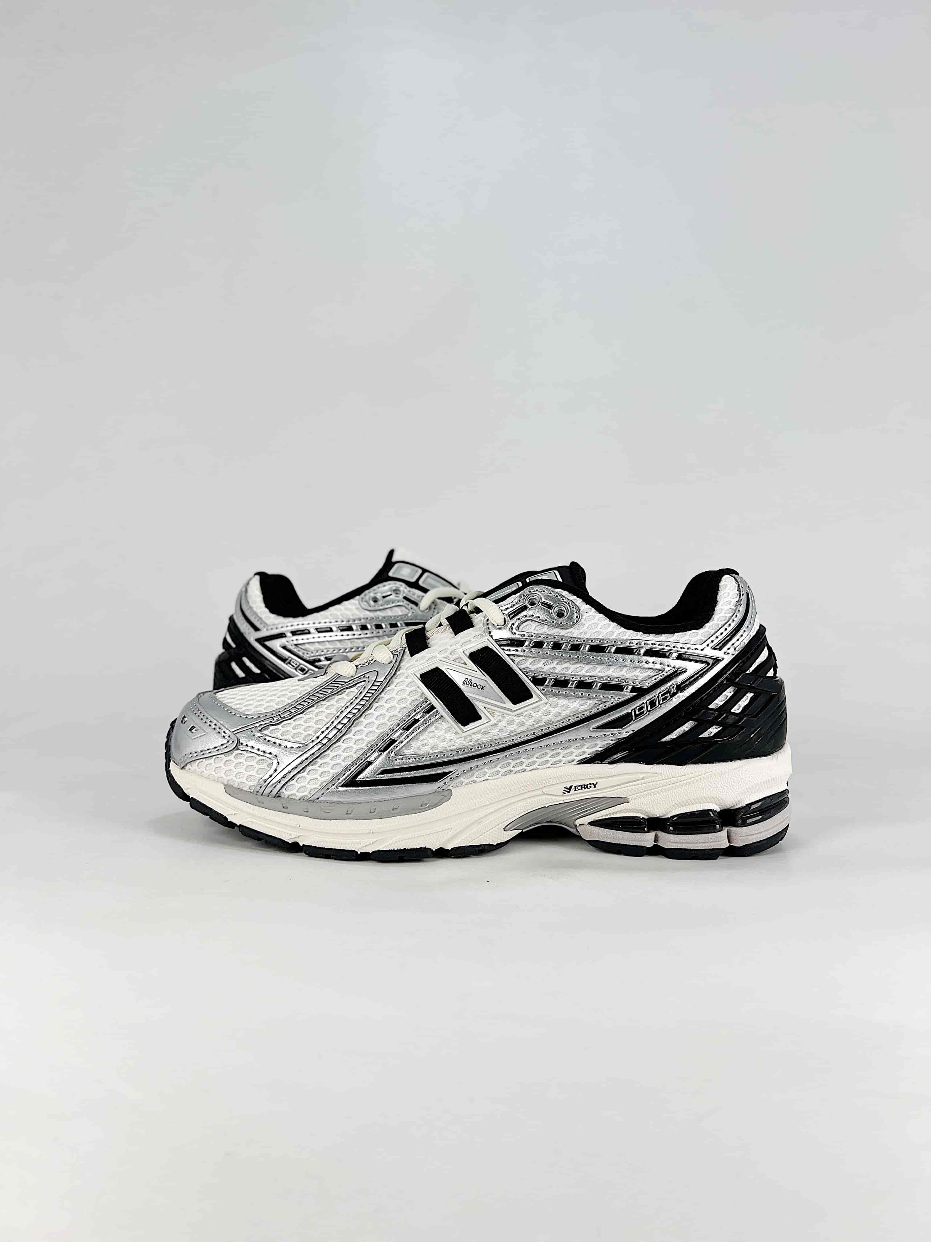 240 Version New Balance M1906R RetroStyle No. U1906RCH