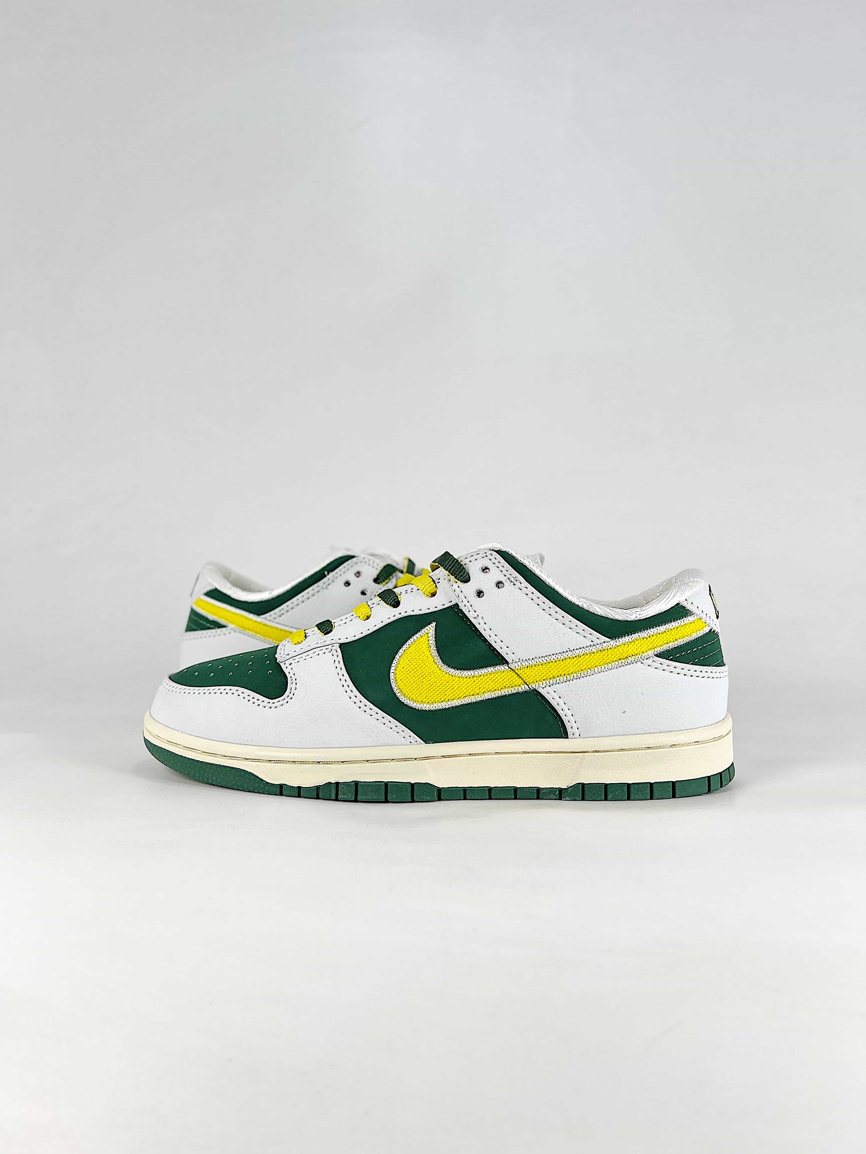 Nike Dunk SB Low New Colorway Style No. IM4413 100
