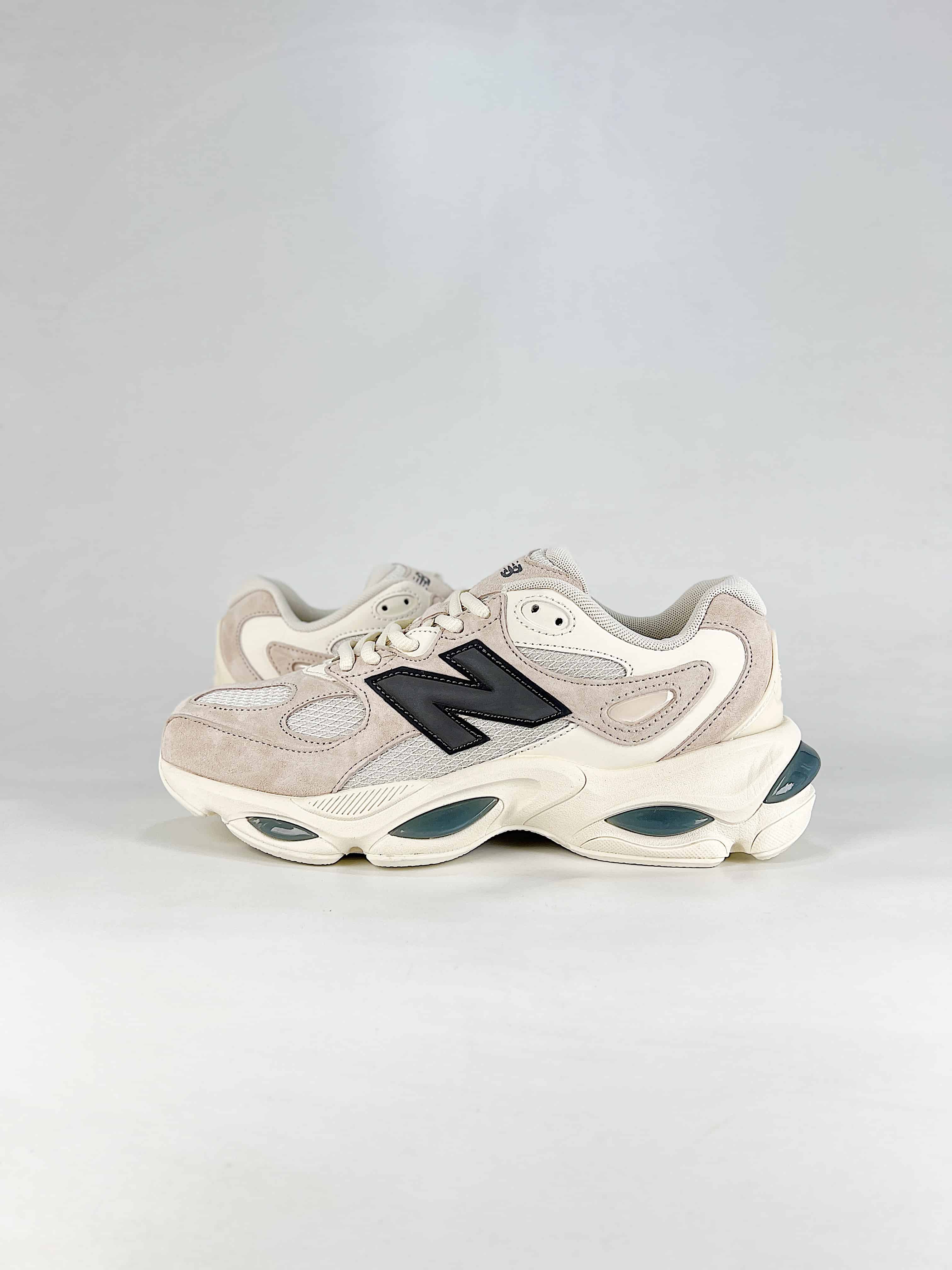 ew Balance New RetroCasual Style No. U983VR
