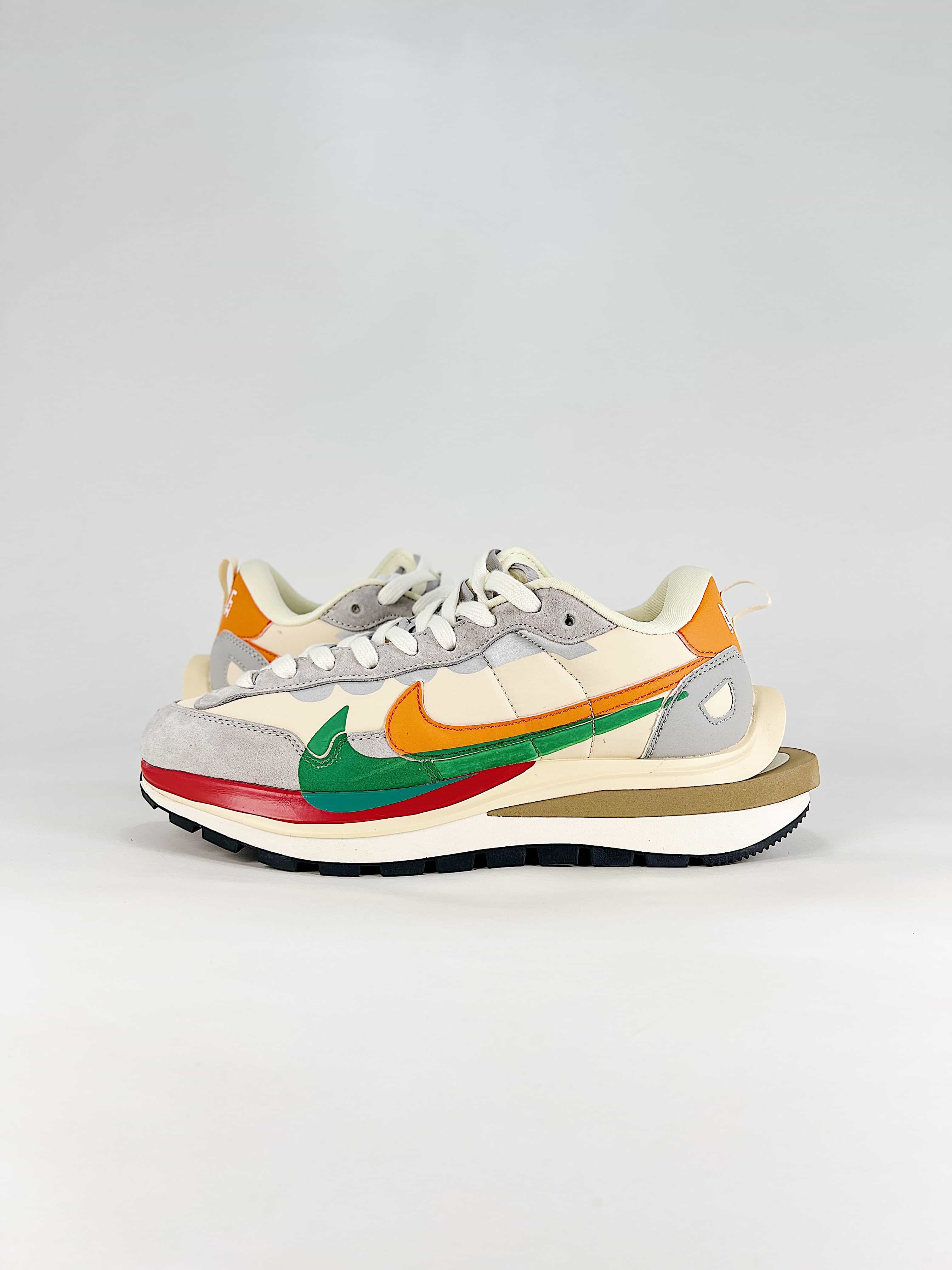 Sacai x NK VaporWaffle CollabStyle No. DD1875 107