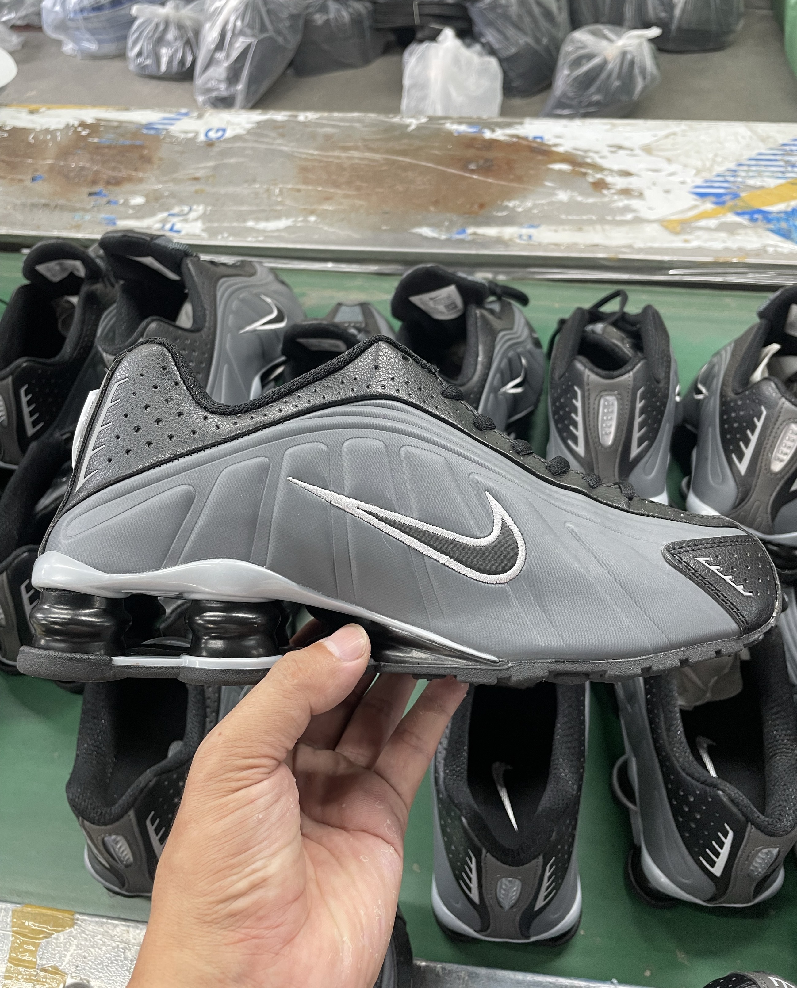 Nike Shox R4